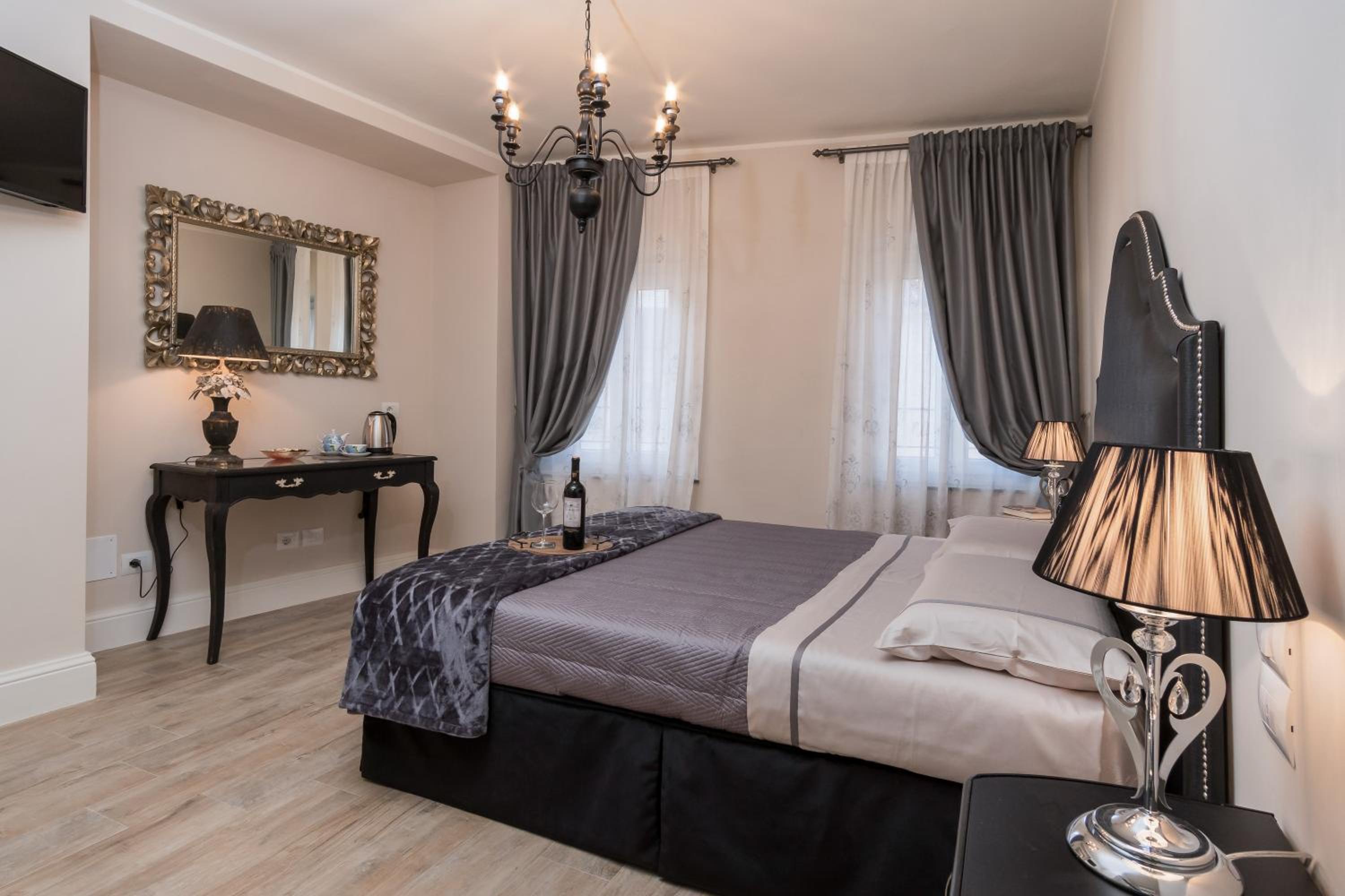 Pistoia Luxury Suite view 2