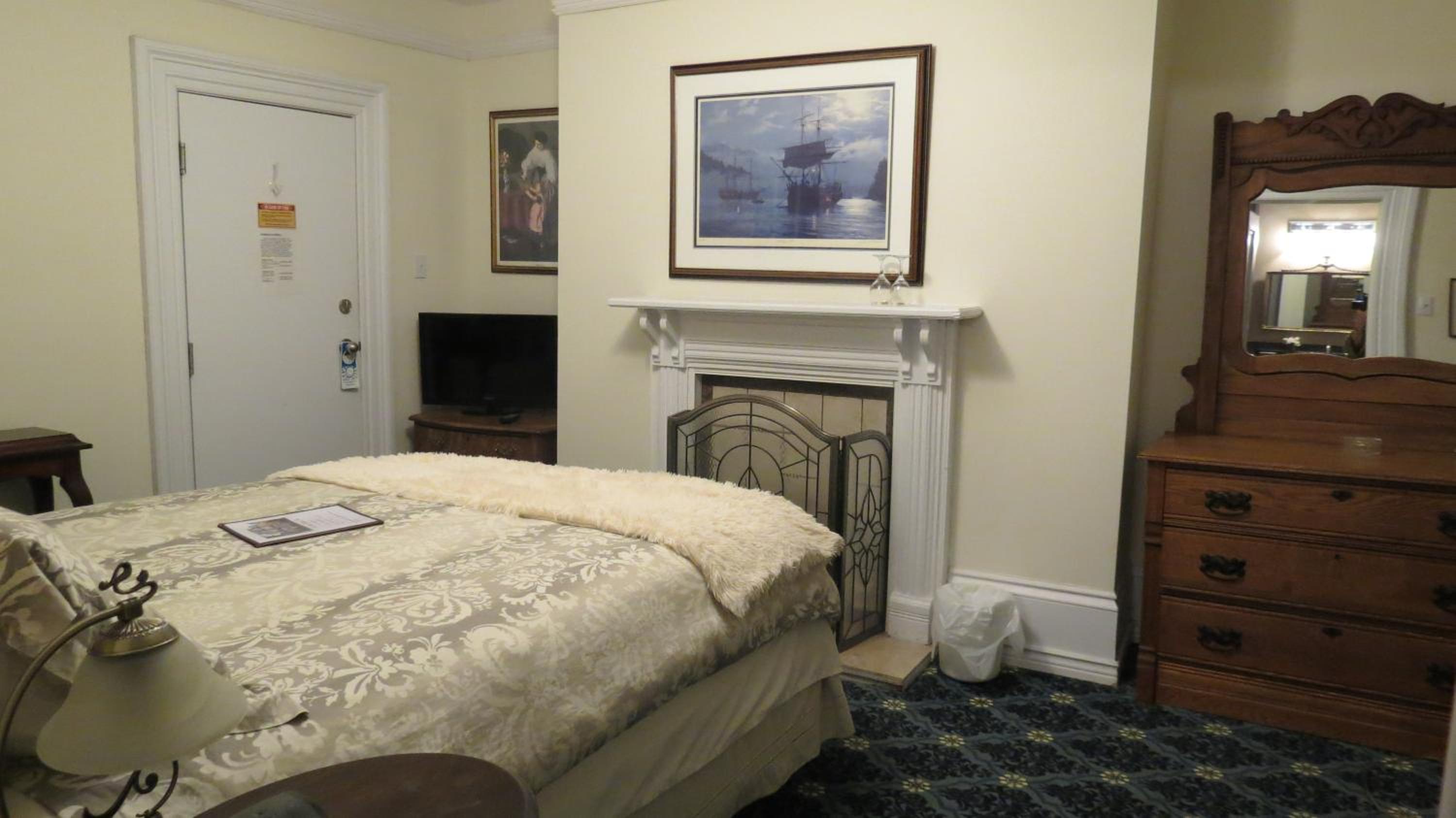 The Roses Heritage Inn