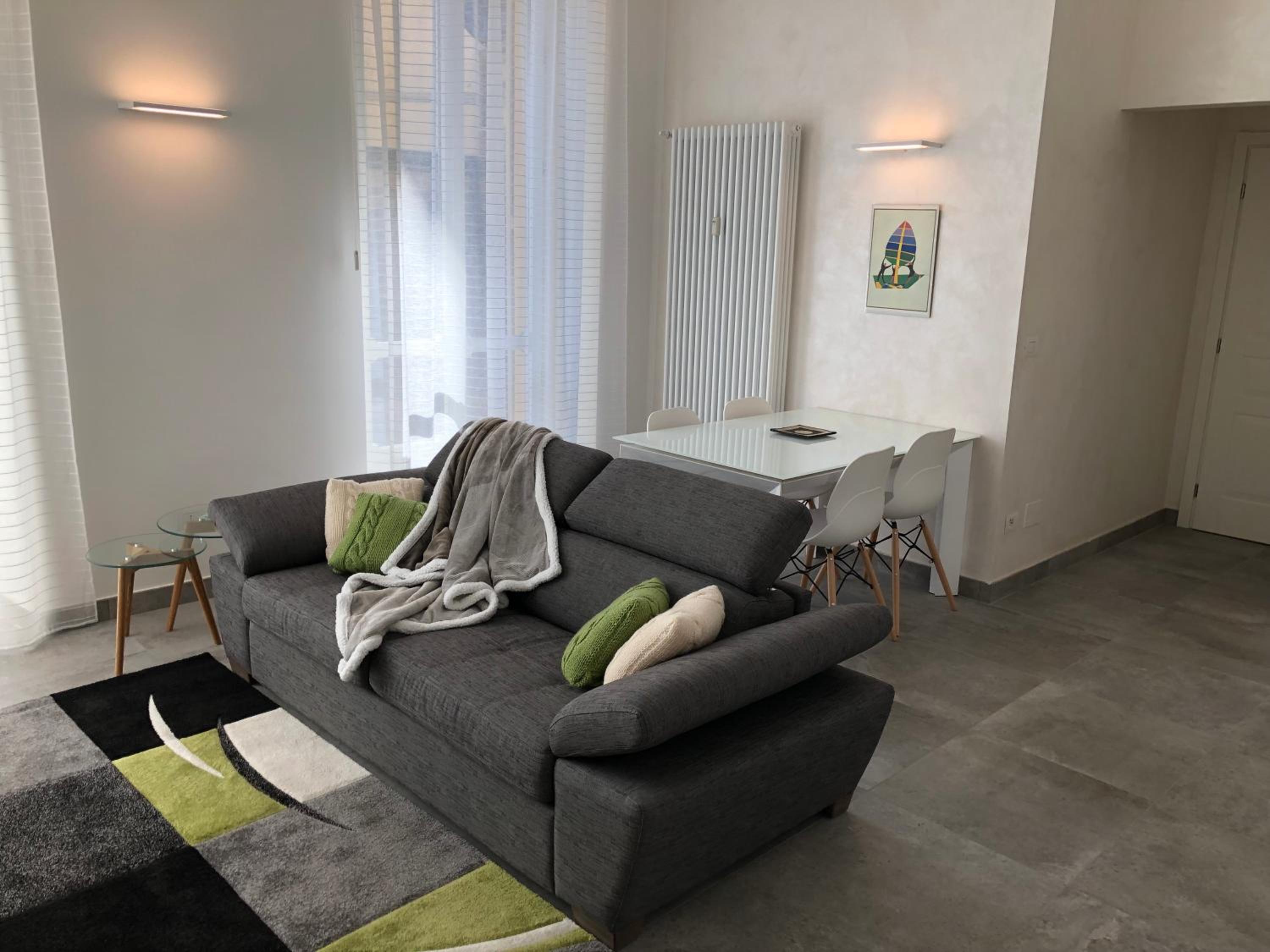 JOE LUXURY HOUSE view 3