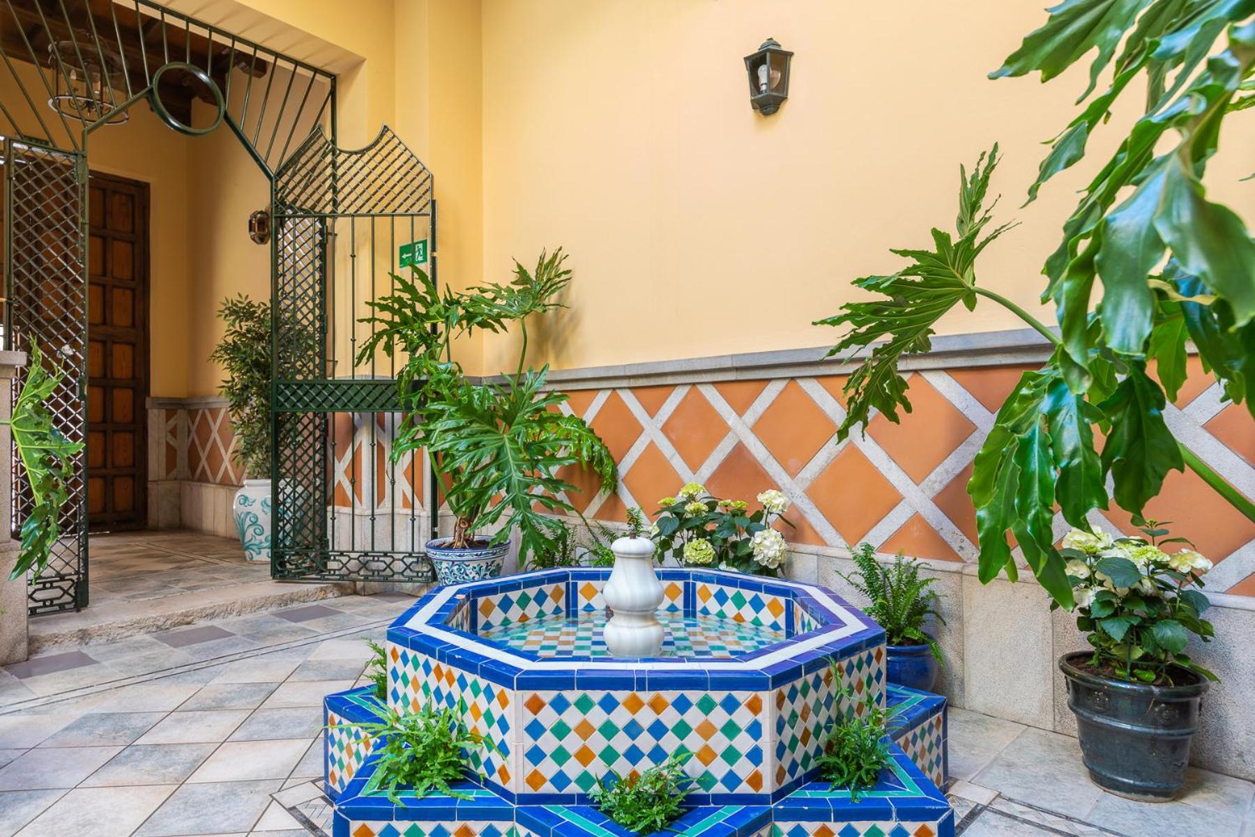 CASA MIRAFLORES