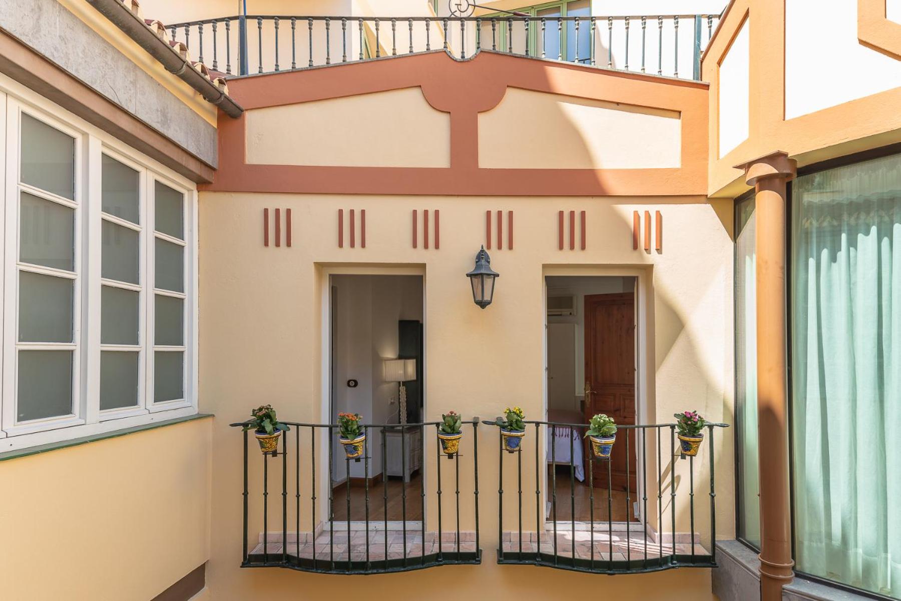 CASA MIRAFLORES