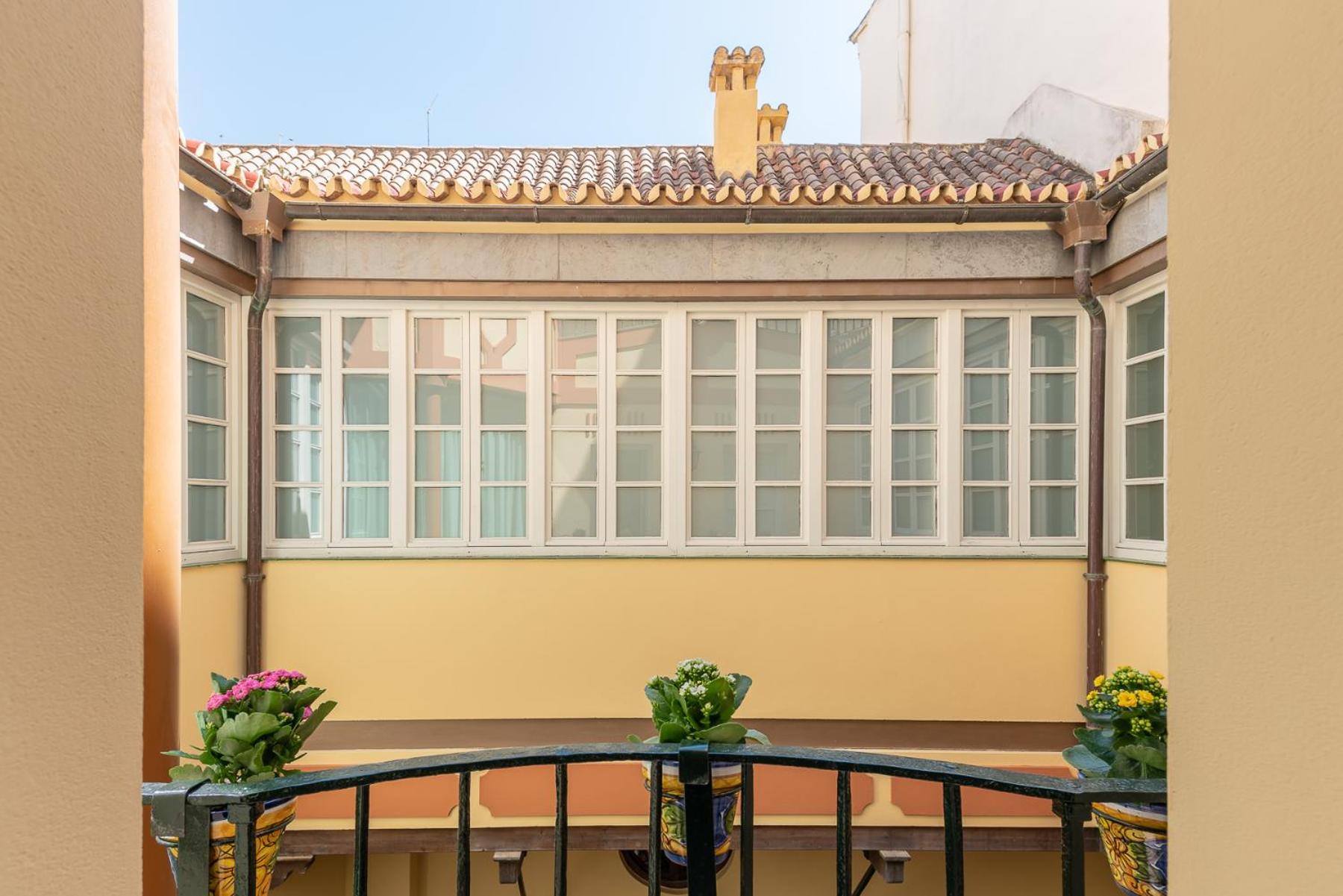 CASA MIRAFLORES