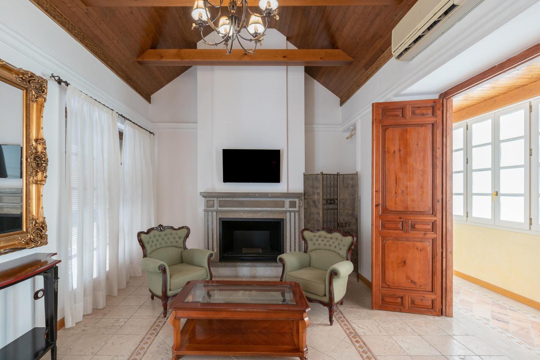 CASA MIRAFLORES