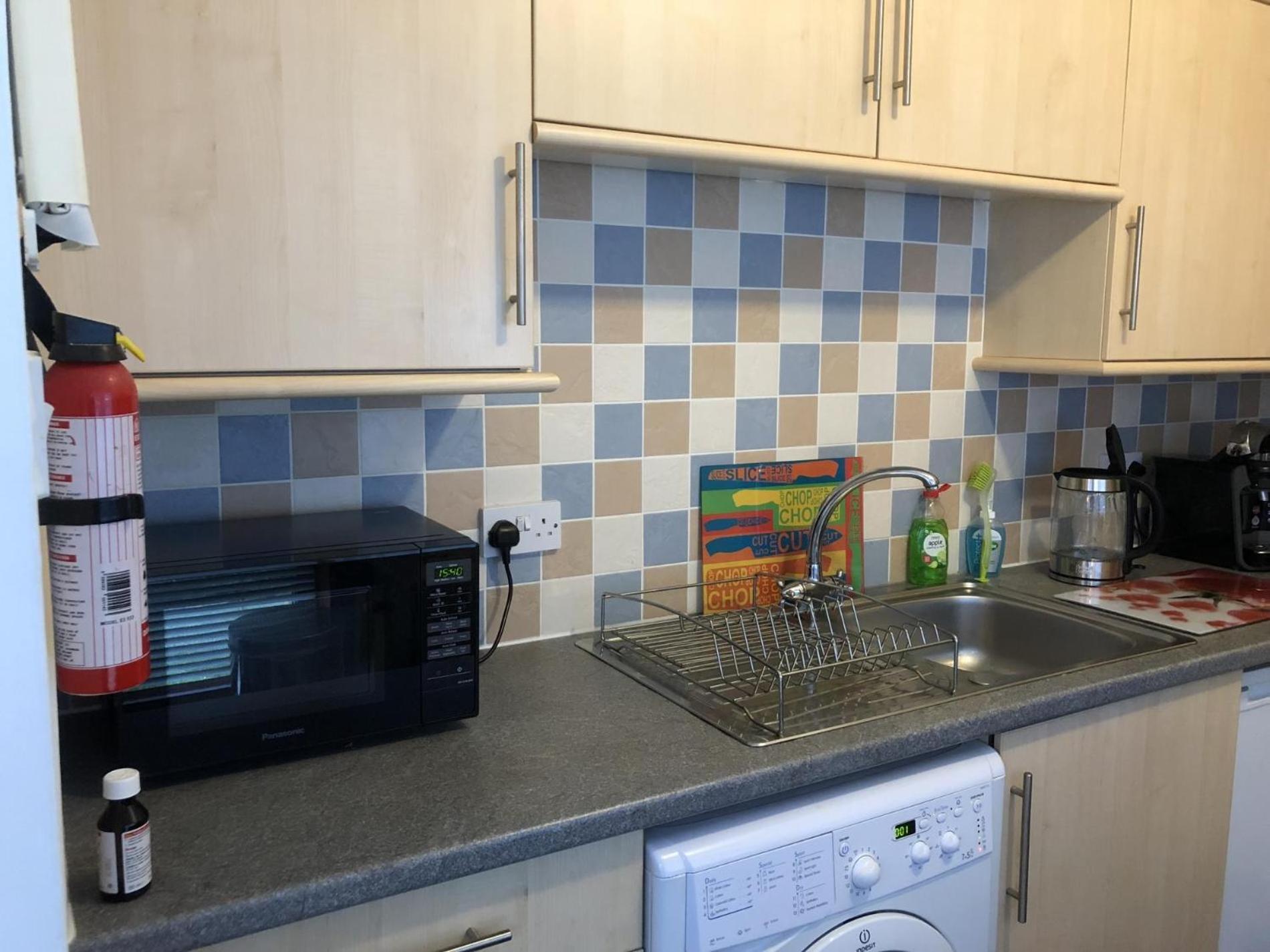 NEW Super 2BD Flat near Dalkeith Town Centre view 4