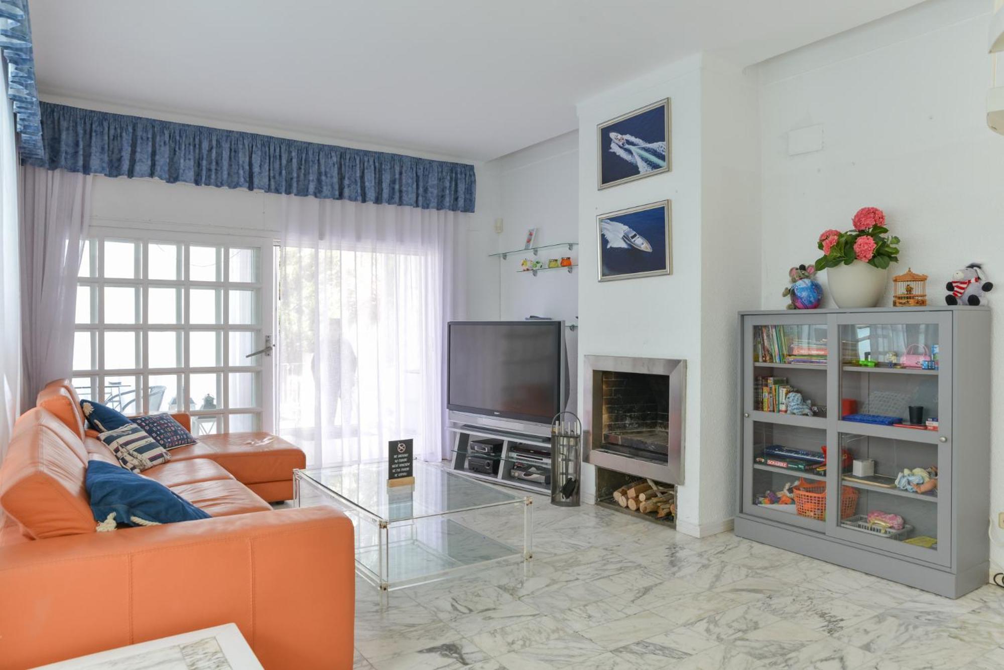 Villa Requesens on Canal