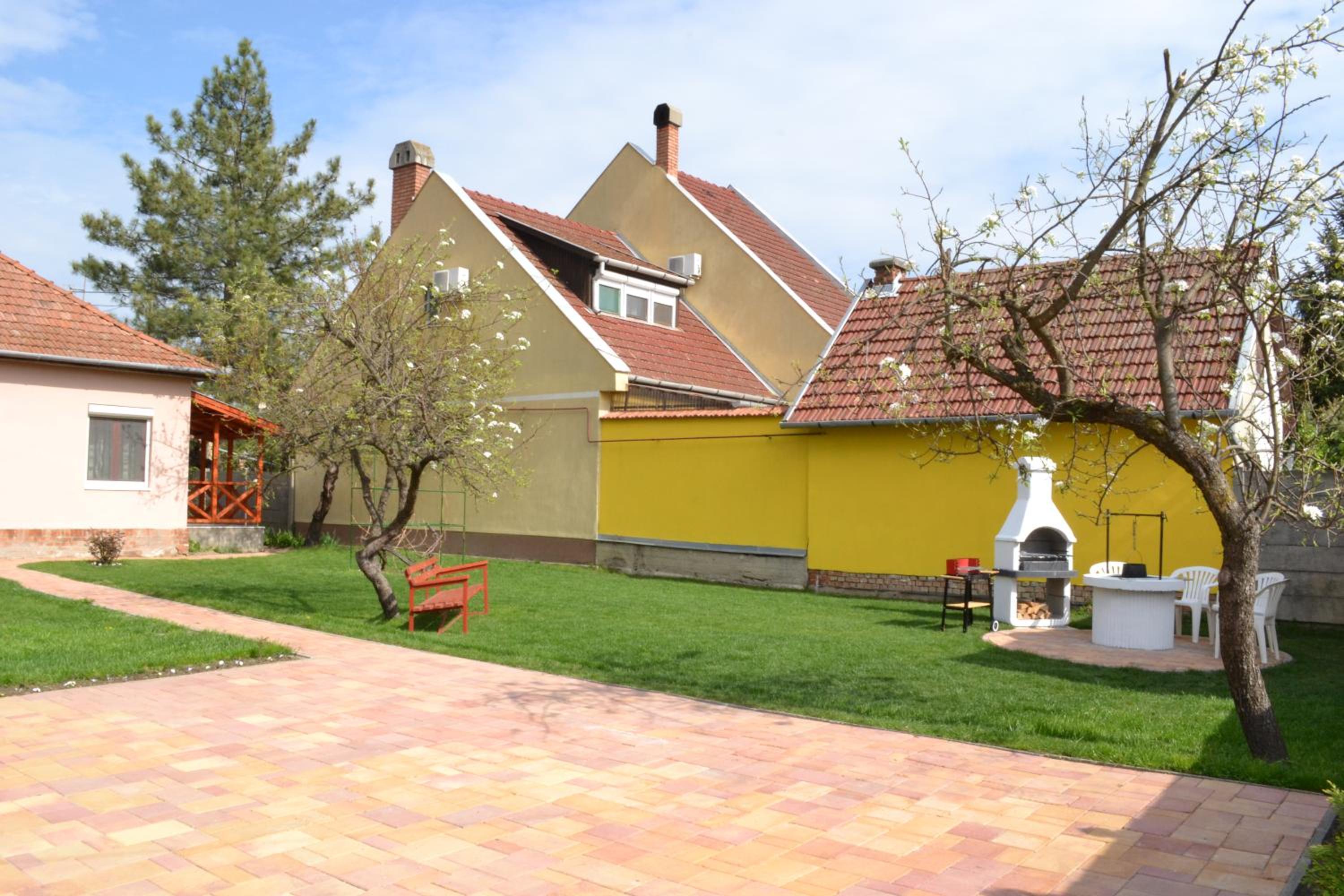 Liliom Apartman