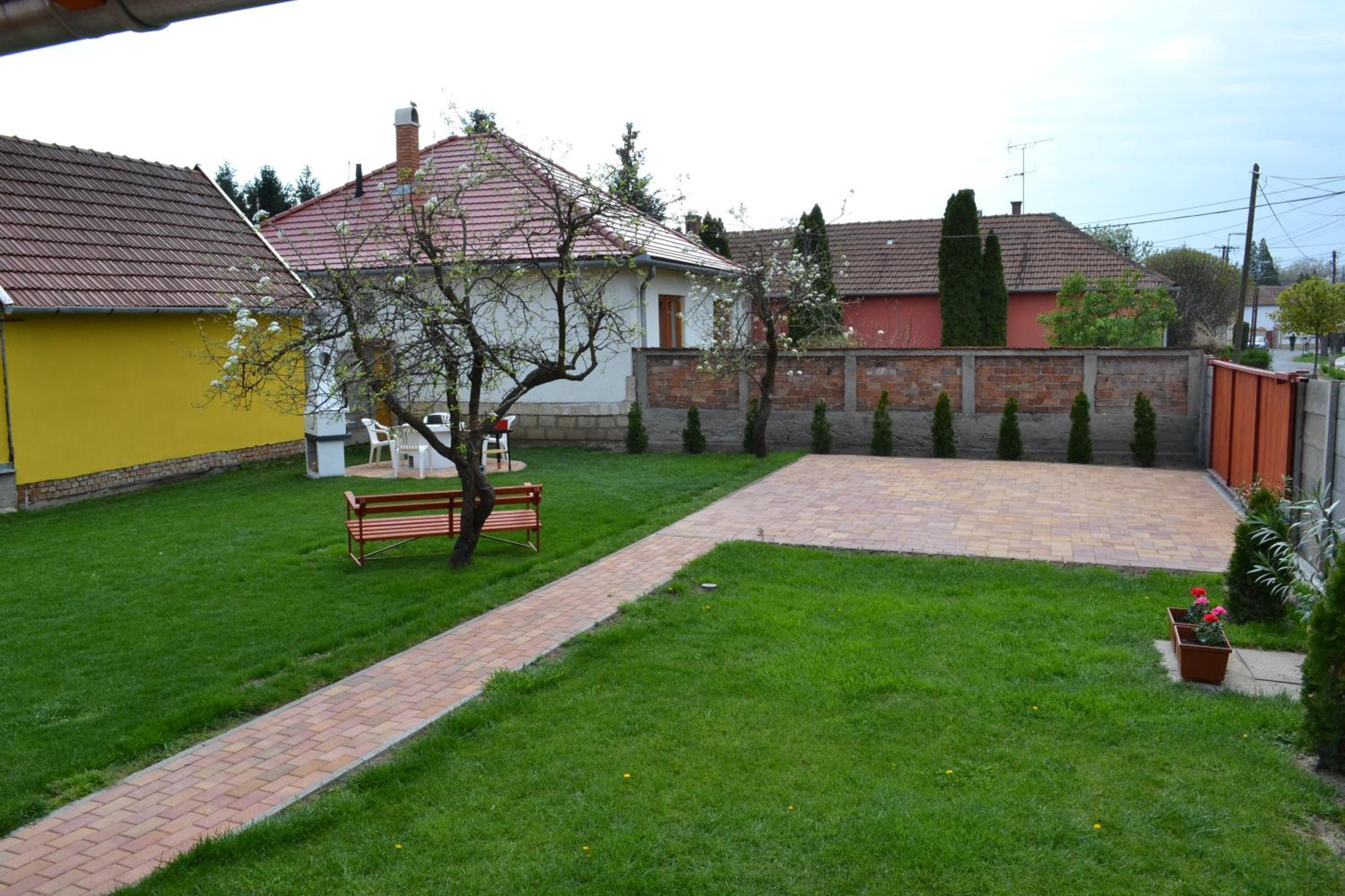 Liliom Apartman