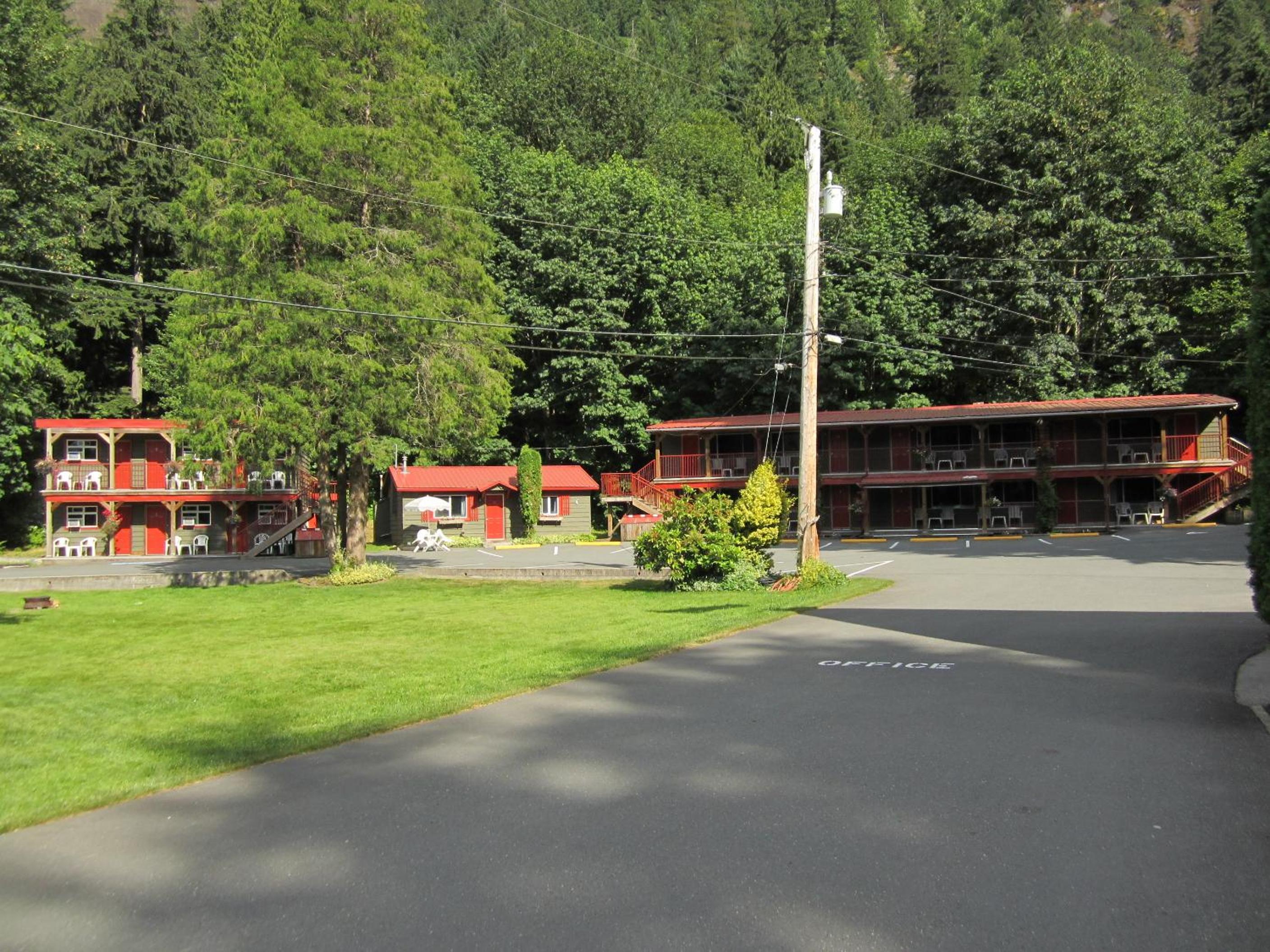 Holiday Motel & RV Resort