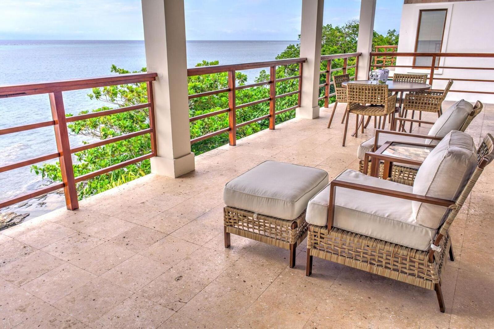 Las Verandas Hotel & Villas