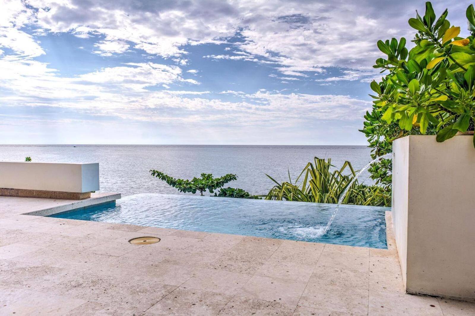Las Verandas Hotel & Villas
