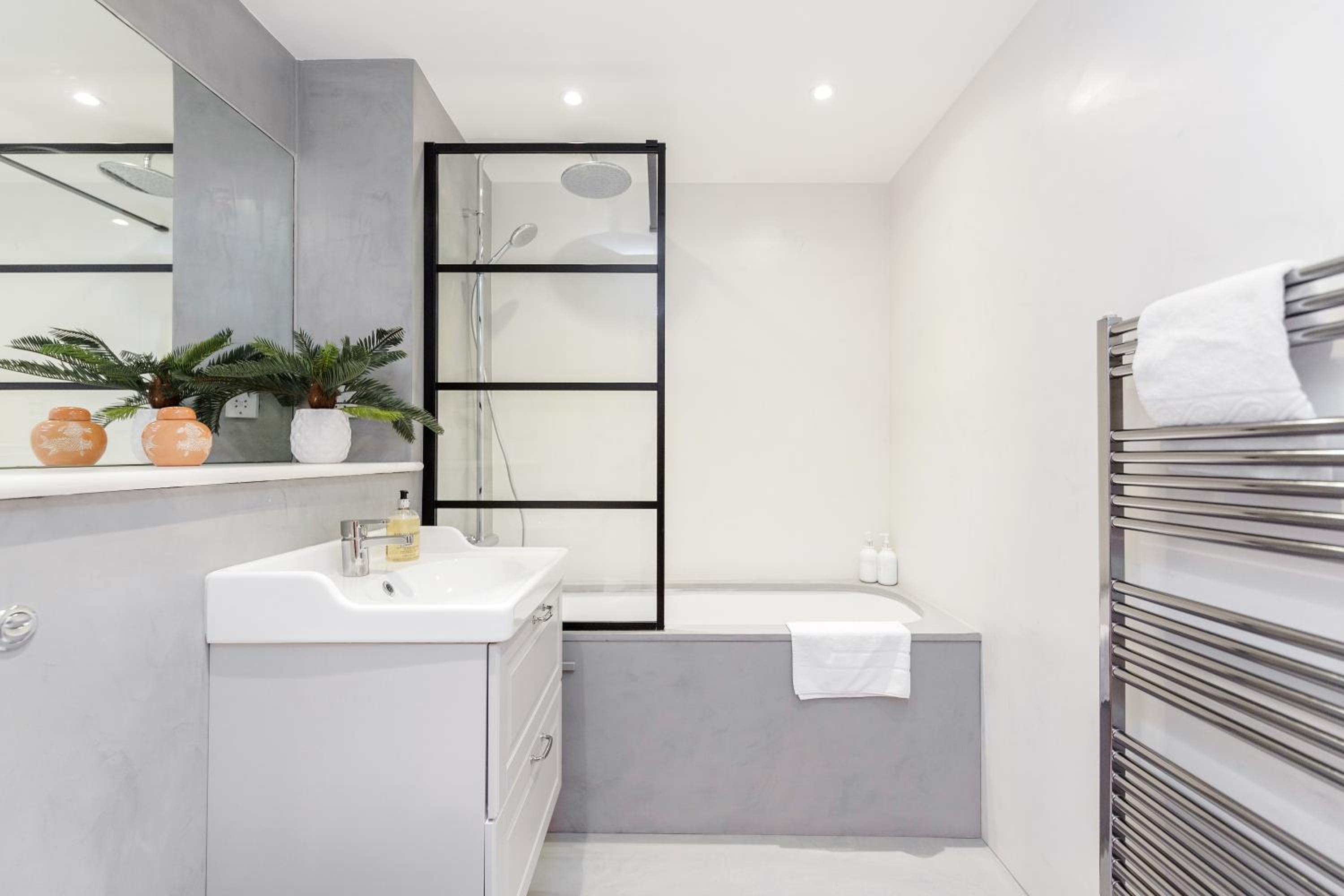 Shoreditch 2 Bed Flat by BaseToGo