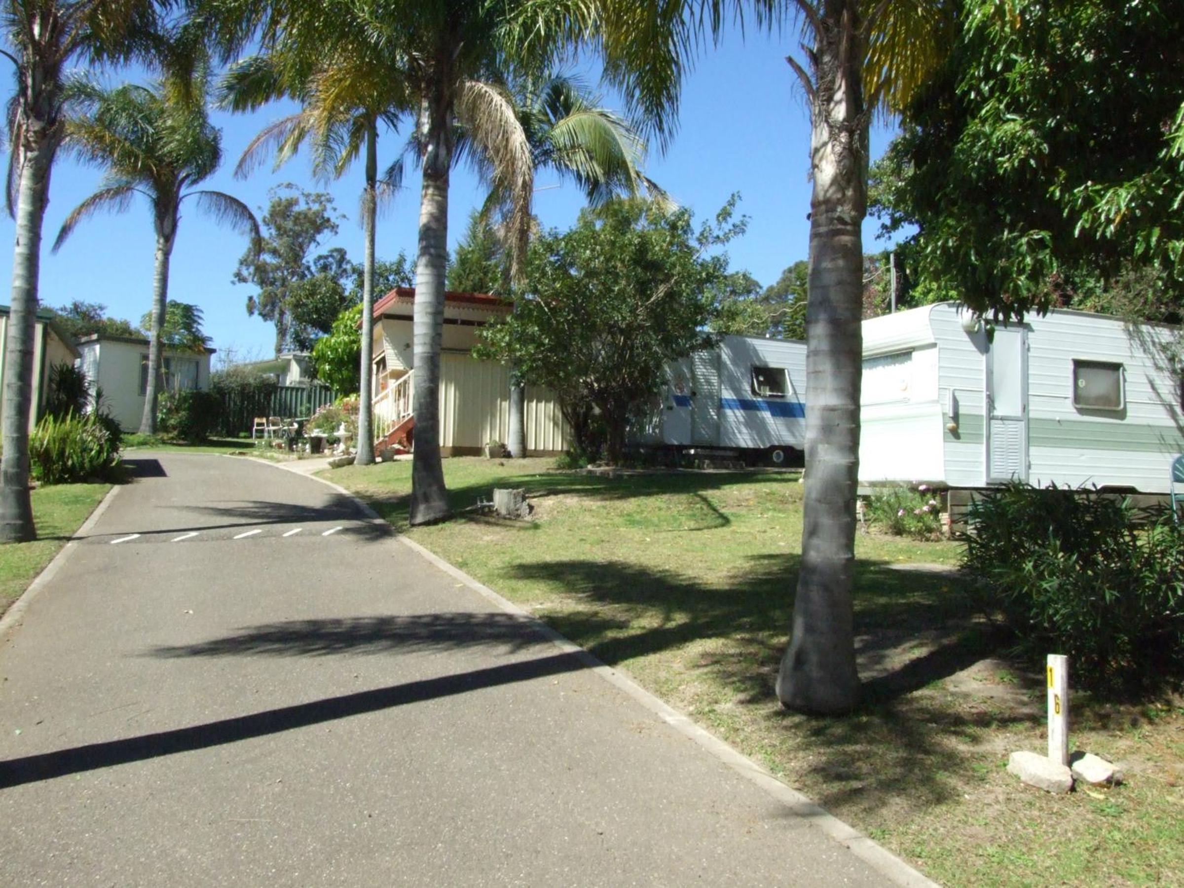 Batemans Bay Holiday Park & Hostel
