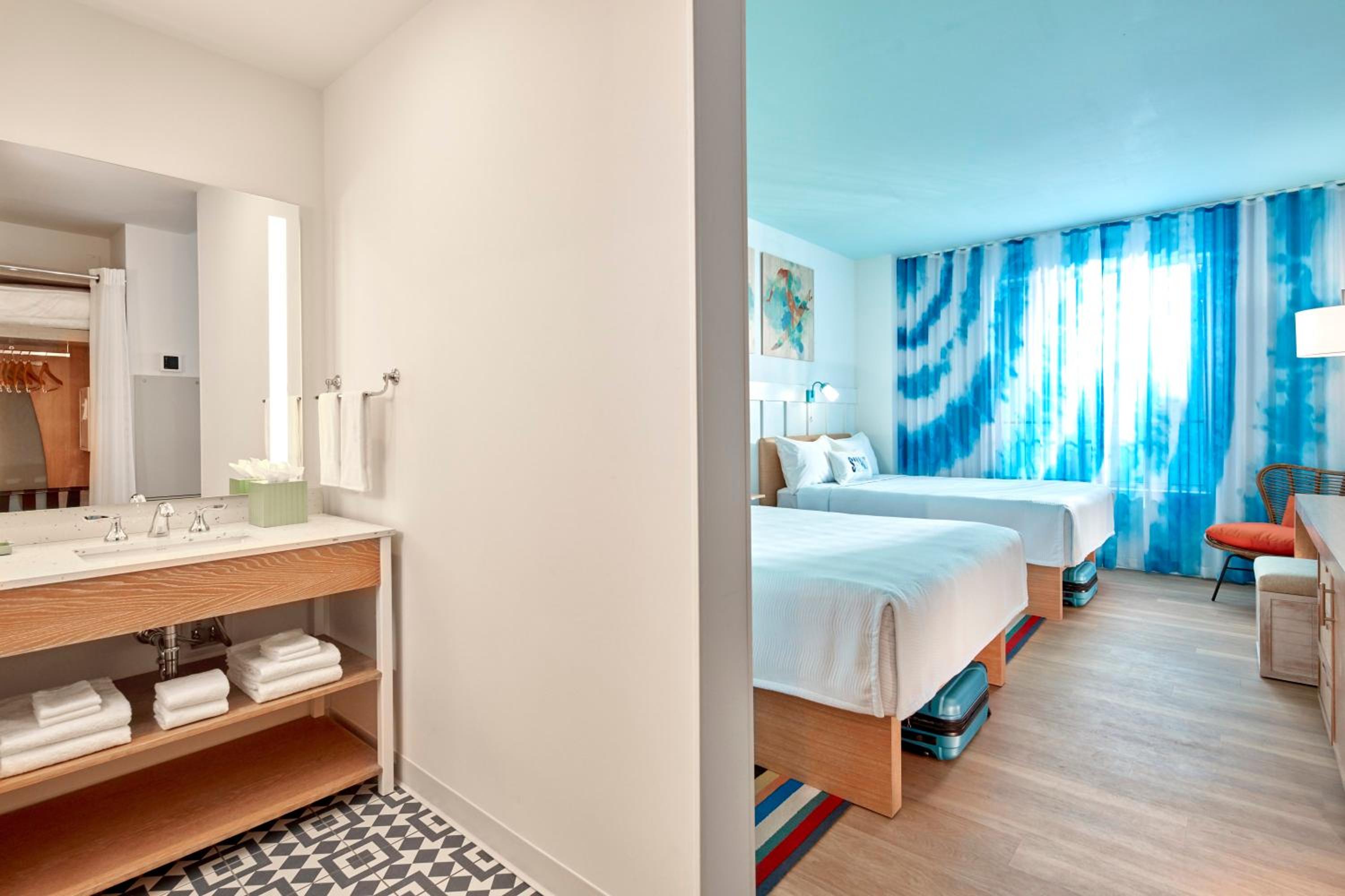 Universal's Endless Summer Resort - Surfside Inn and Suites