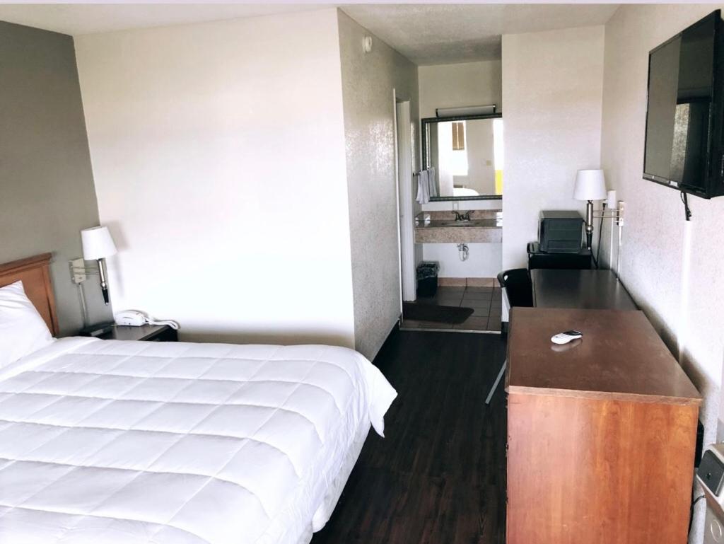 Americas Best Value Inn-Princess Anne view 4