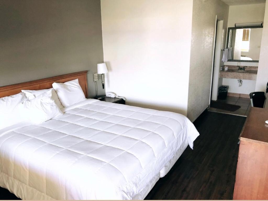 Americas Best Value Inn-Princess Anne view 5