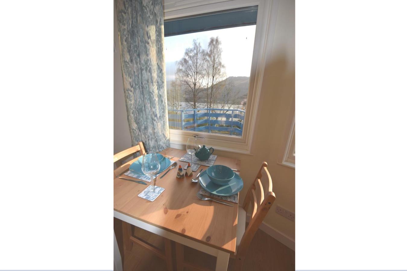 Hotel Byron Cottage overlooking Loch Goil - Image 1