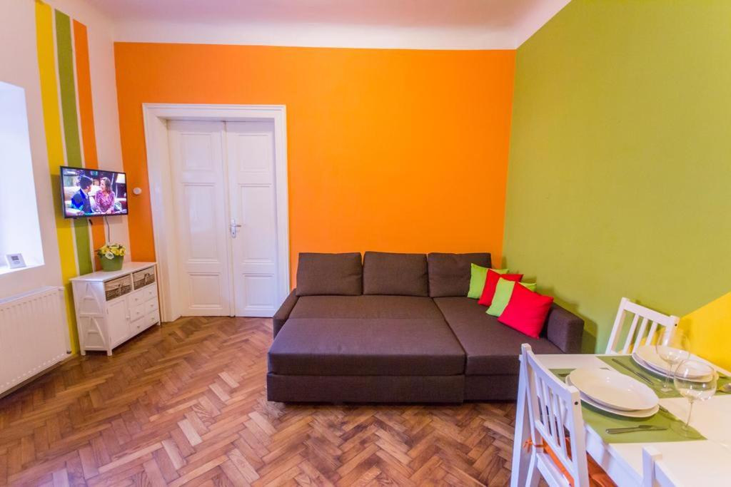 Apartment Bright & Light view 4