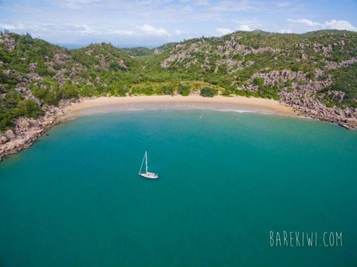 STUNNING MAGNETIC ISLAND HOME, PRIVATE, LARGE POOL, CHILDREN AND PETS on REQUEST PLEASE