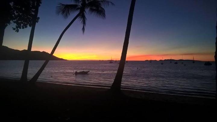 STUNNING MAGNETIC ISLAND HOME, PRIVATE, LARGE POOL, CHILDREN AND PETS on REQUEST PLEASE