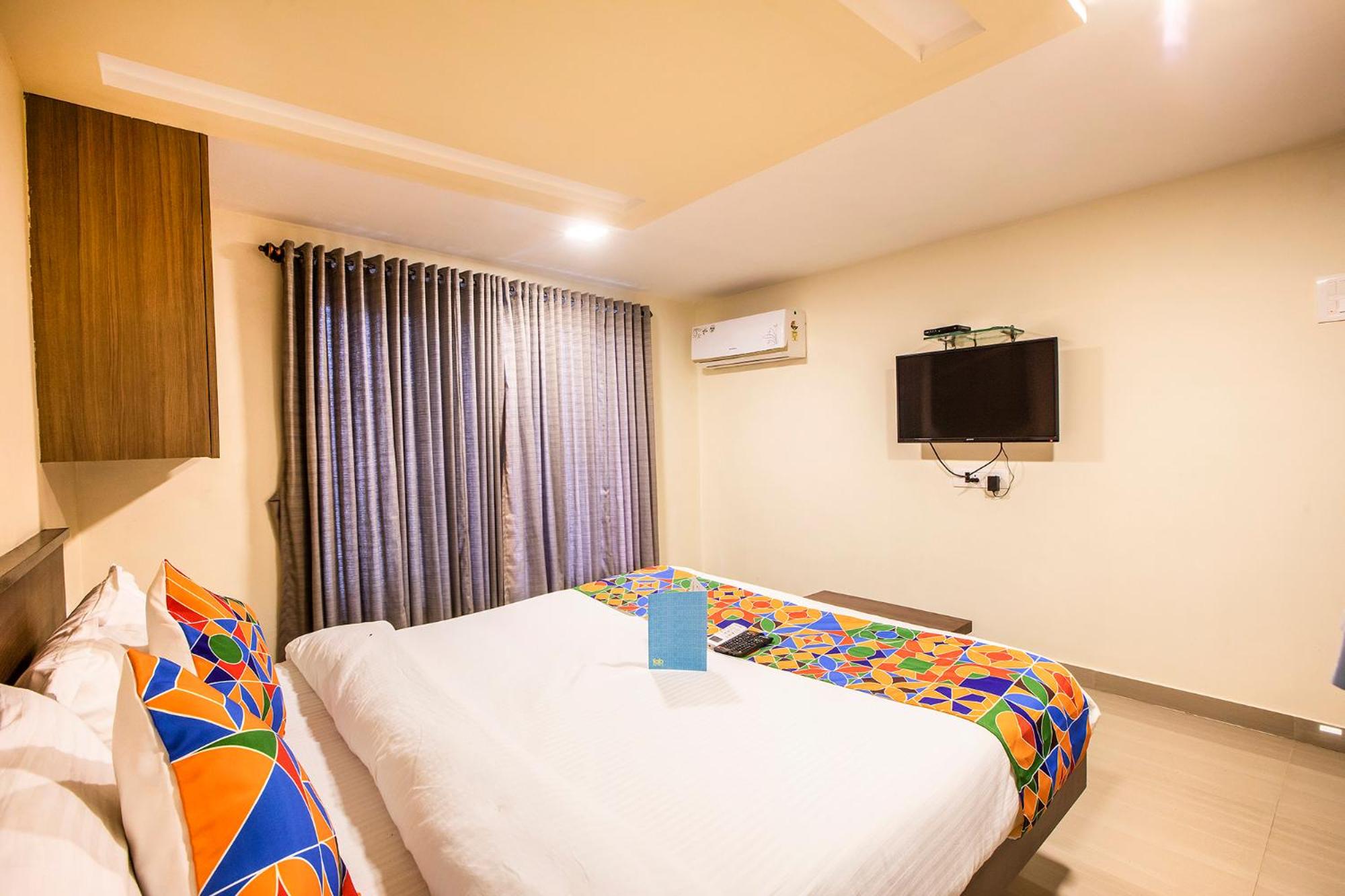 FabHotel Silver Lake photo 2