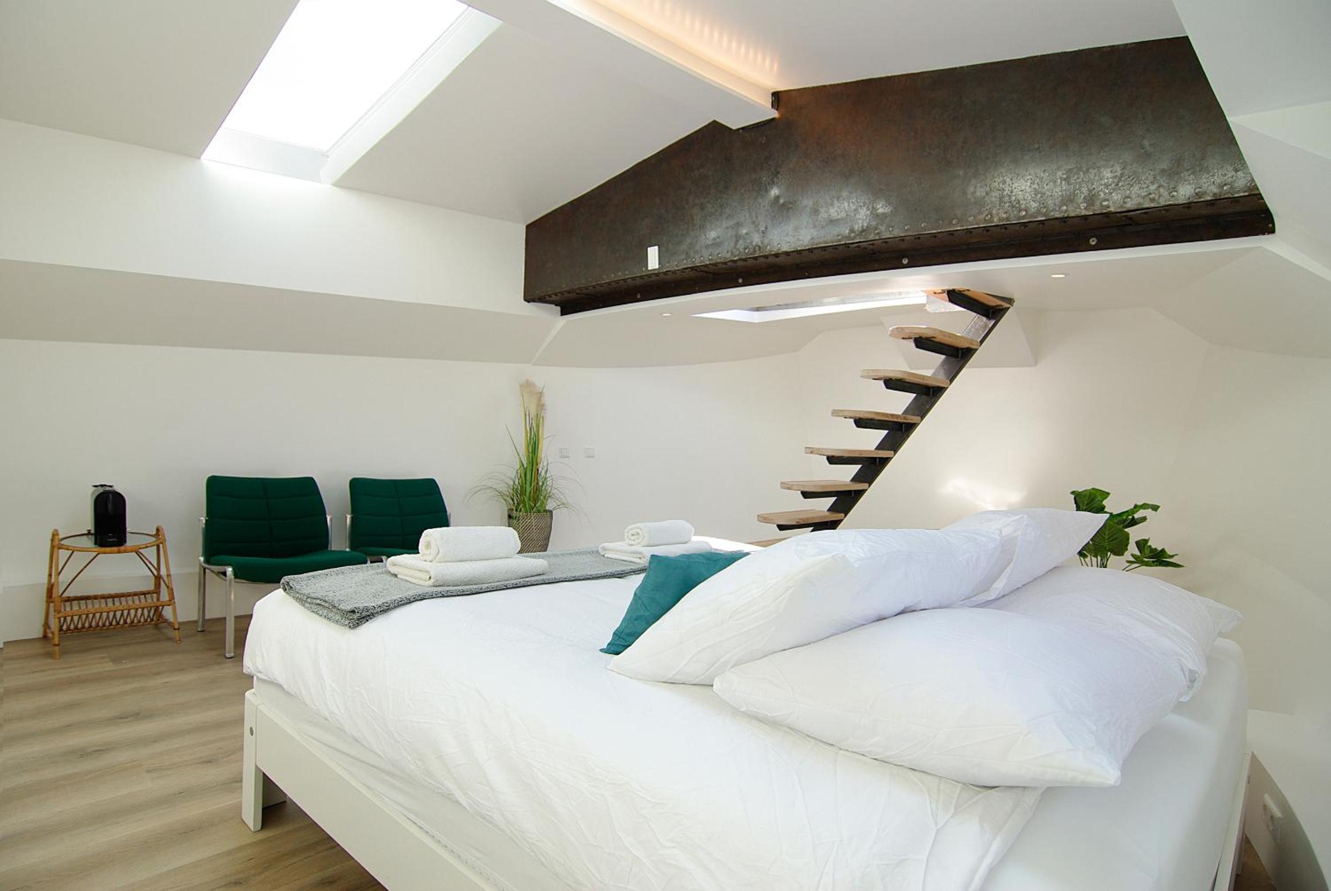Eco HouseBoat