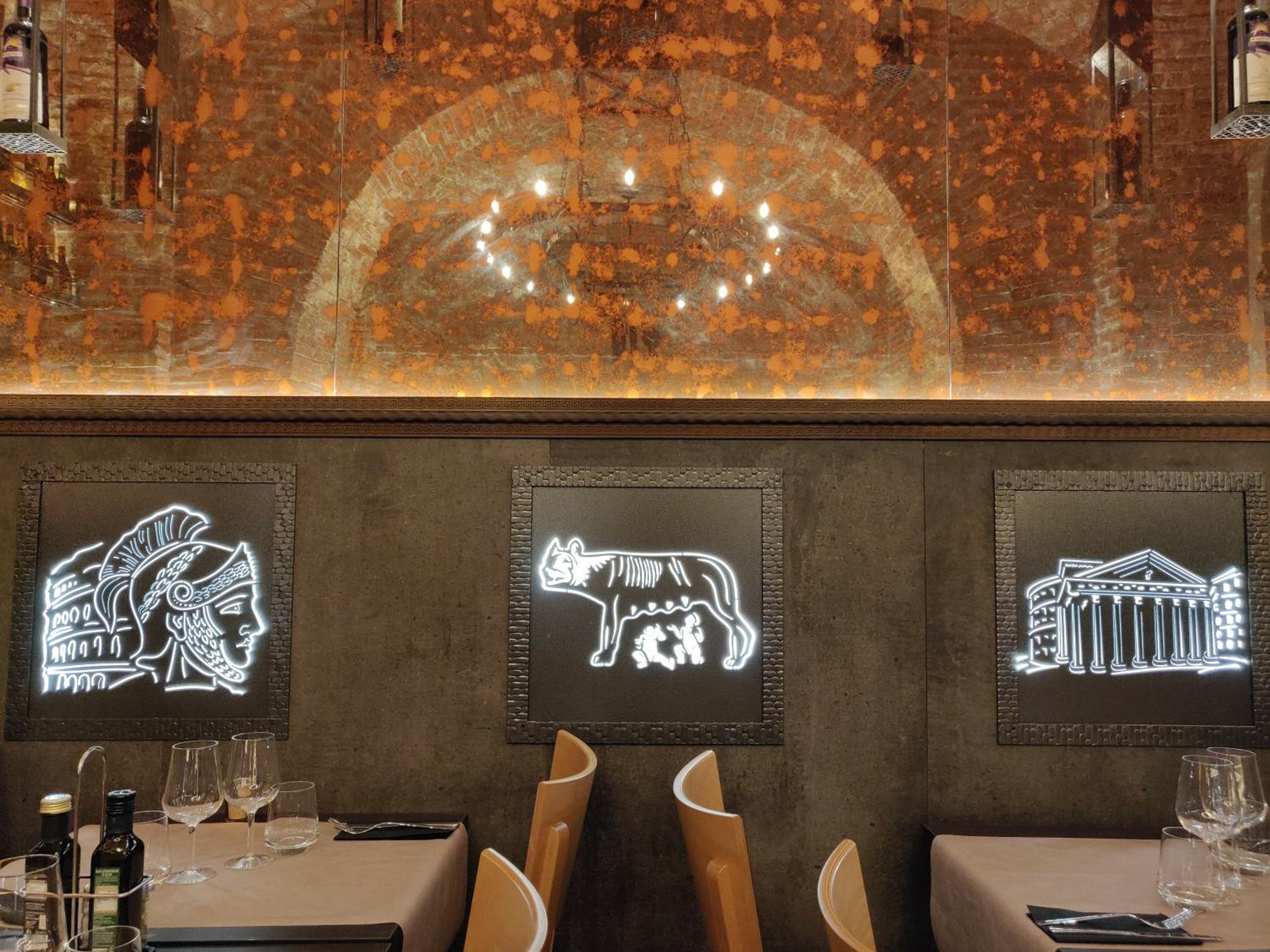 Alessandro Palace & Bar