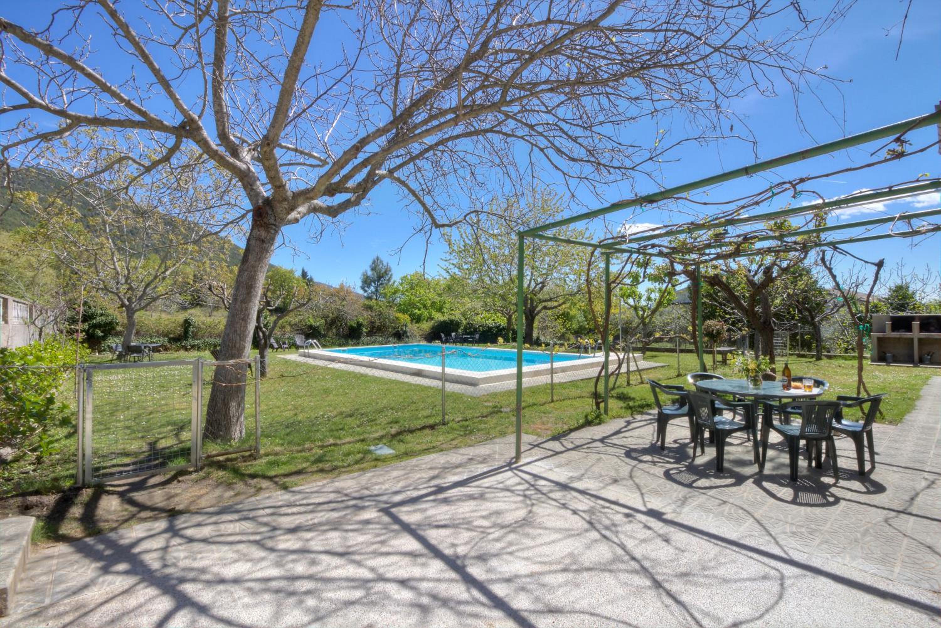 Villa-Piedralaves-aMatalasviñas-piscina-4 viviendas view 5