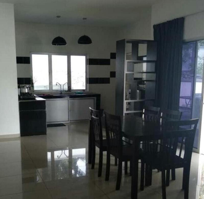 Jauzara Homestay Berkolam Renang photo 7