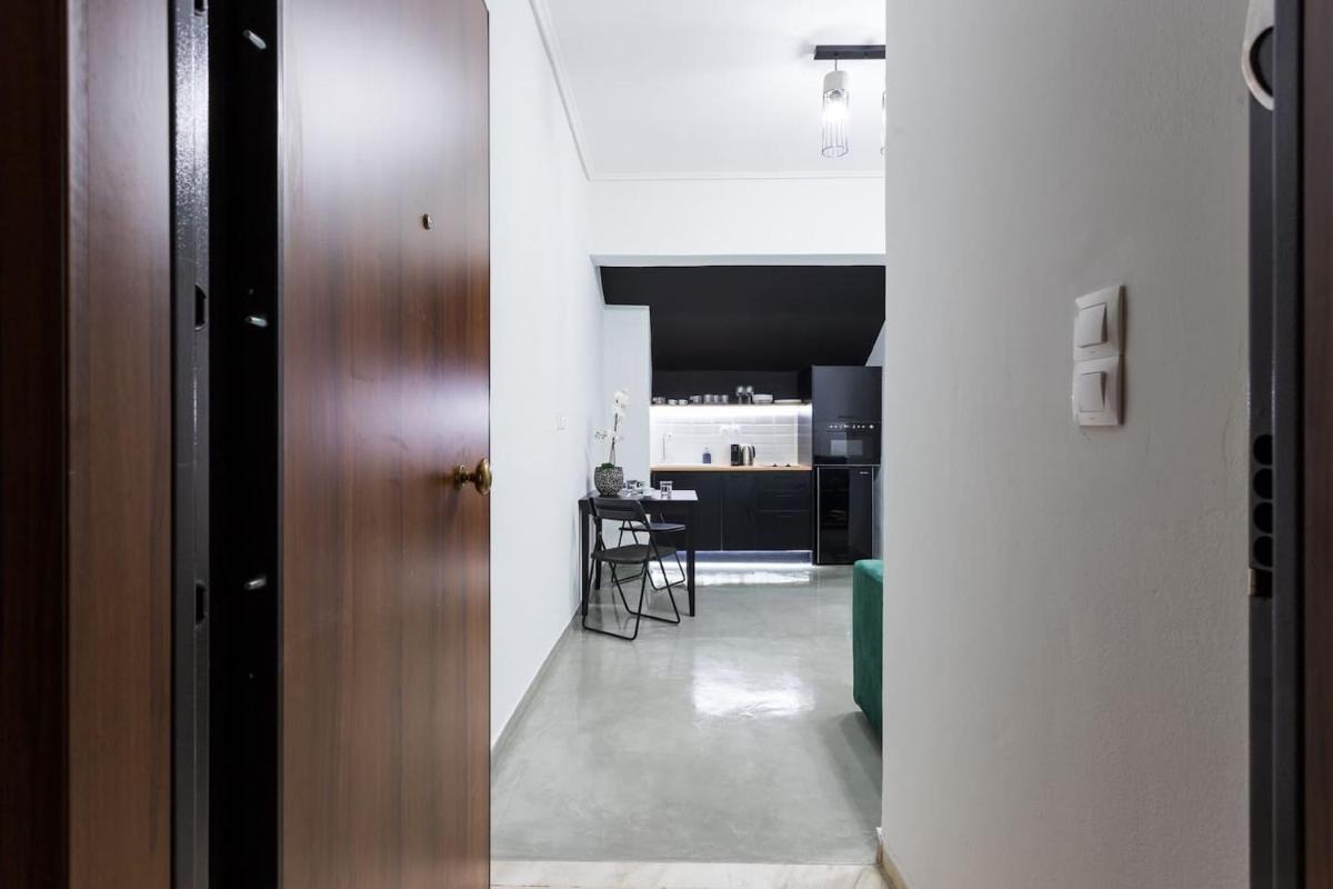 Hip & Stylish Flat in the City Center photo 3