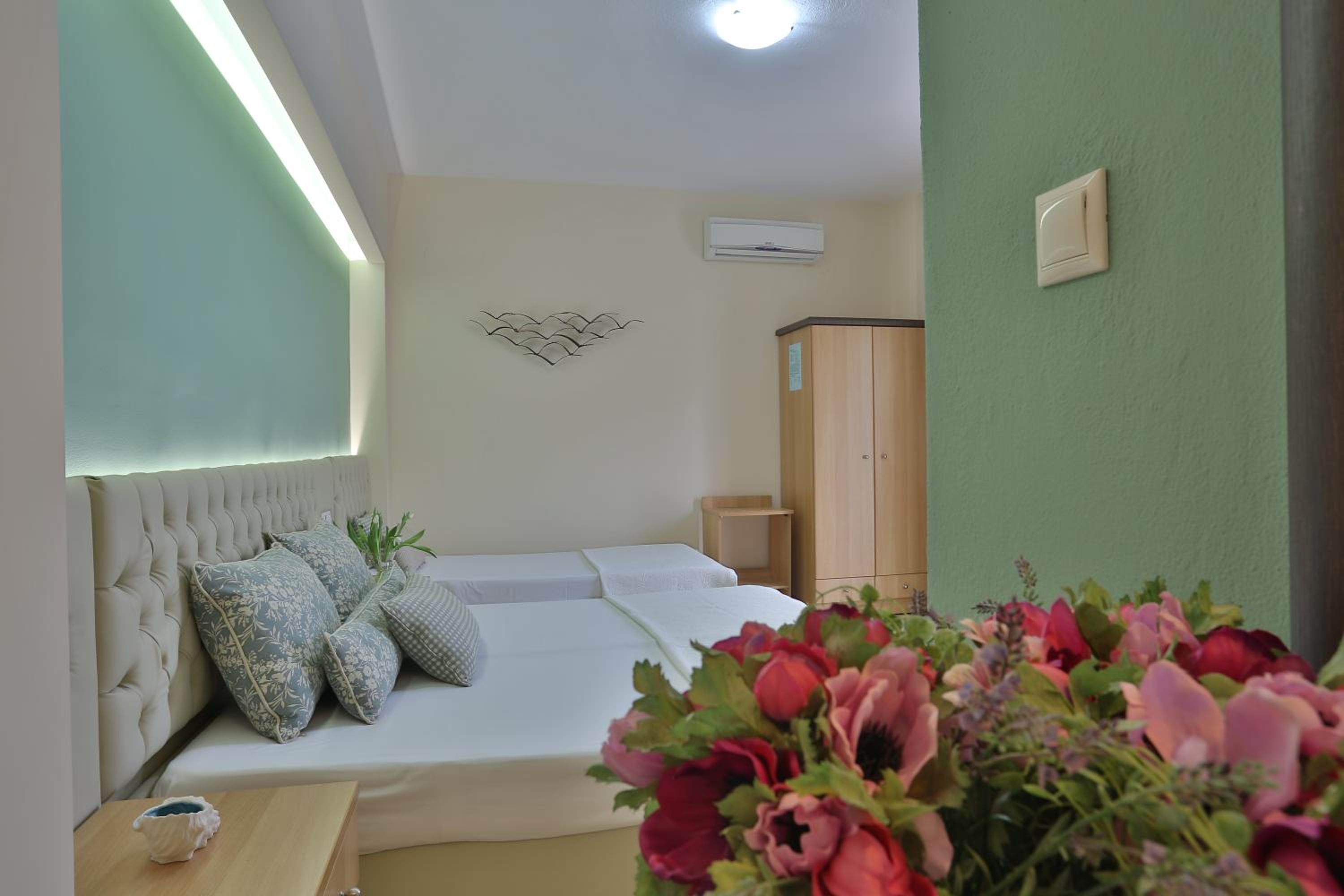 Irida Apartments