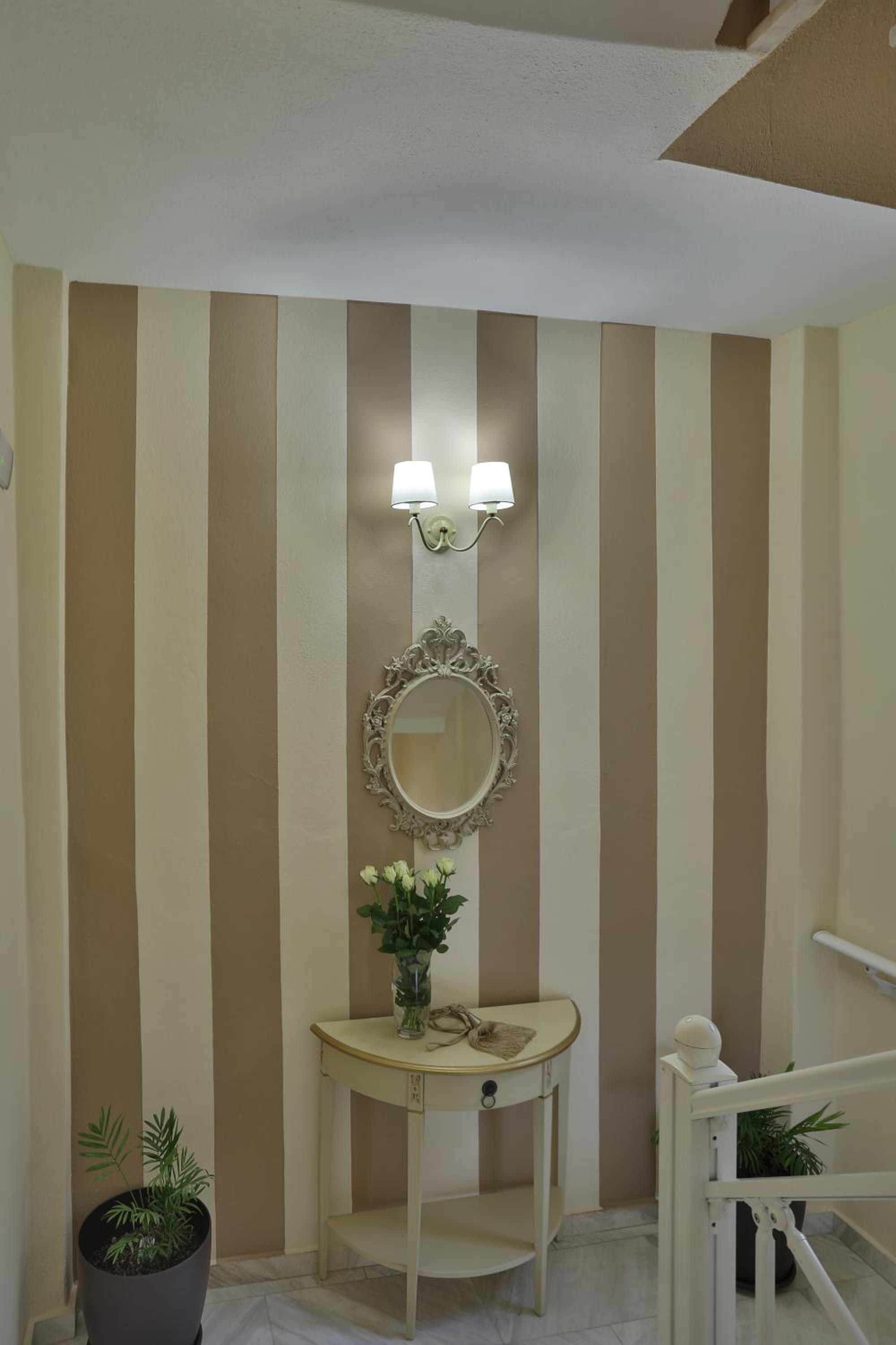 Irida Apartments