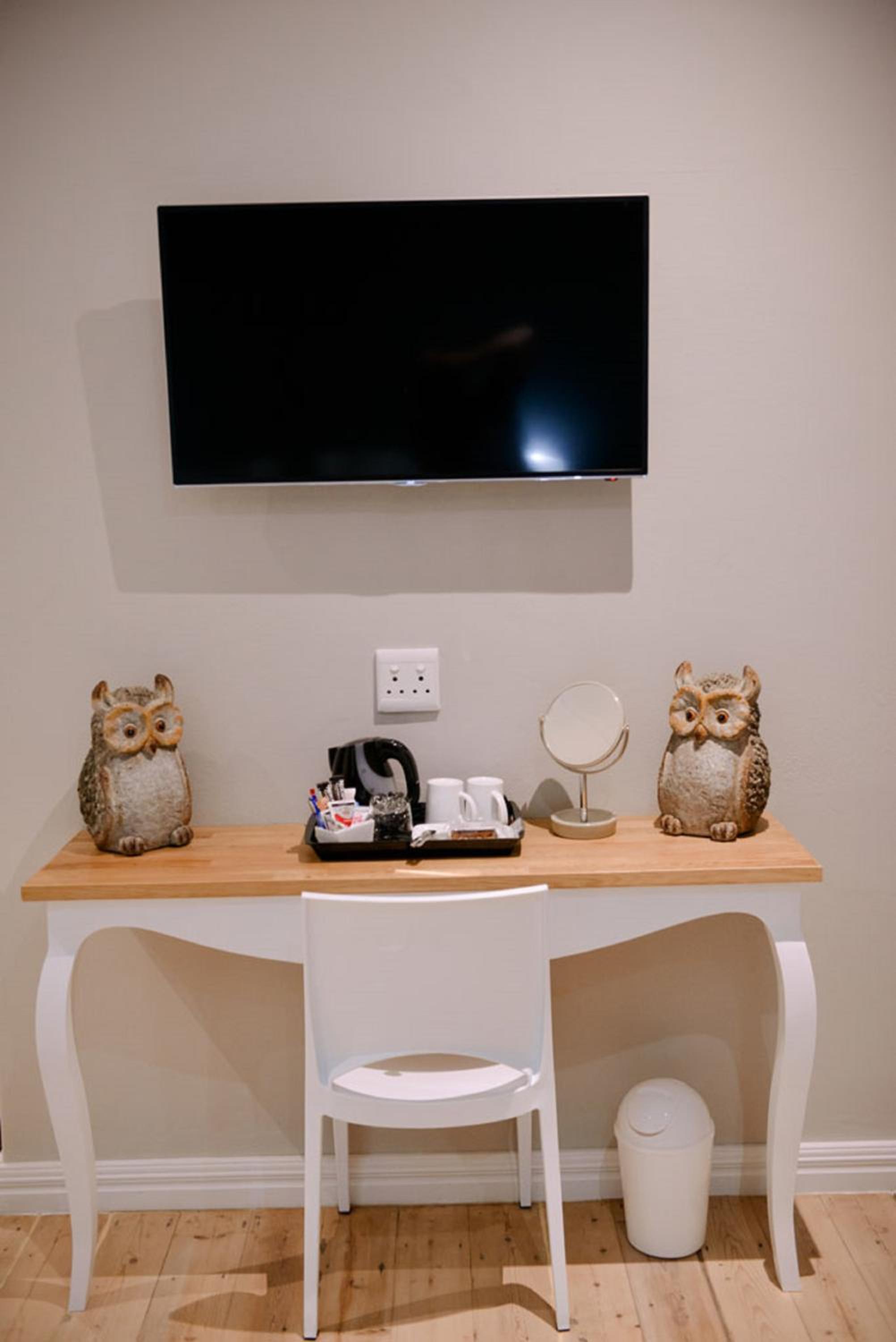 Two Fat Owls Guesthouse