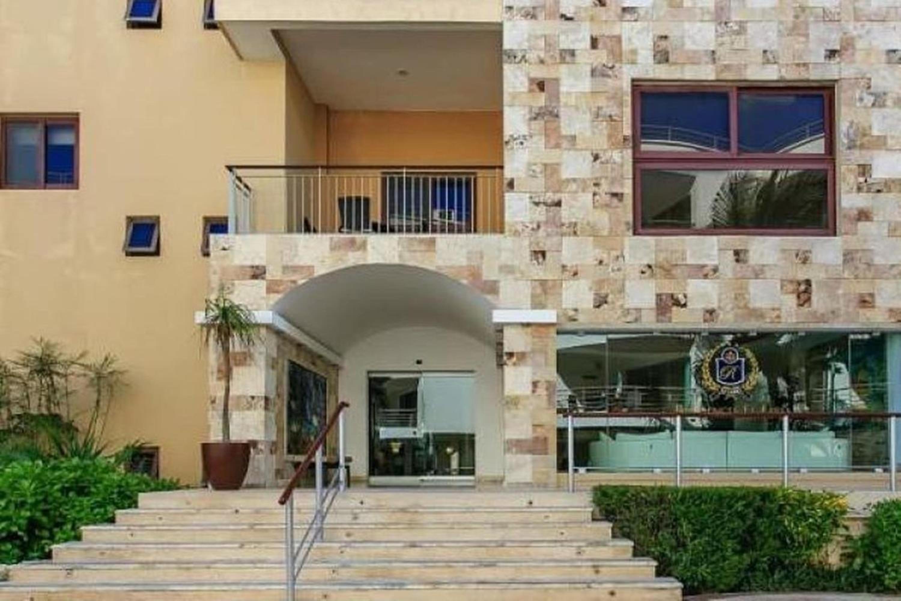 Ground floor, luxury 1 bedroom condo with pool view at El Faro by DPM