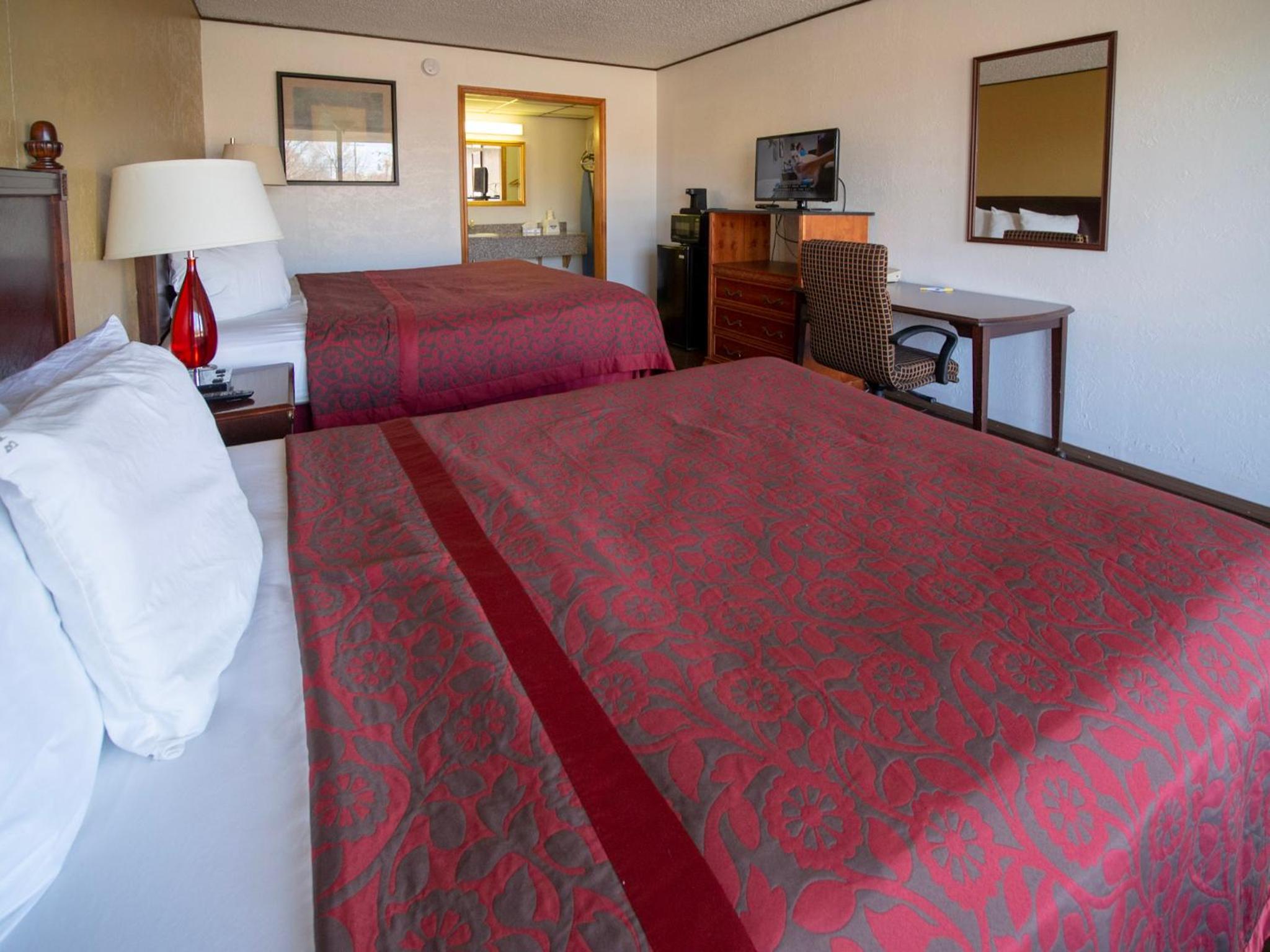 Days Inn by Wyndham Clinton - Property Image 3