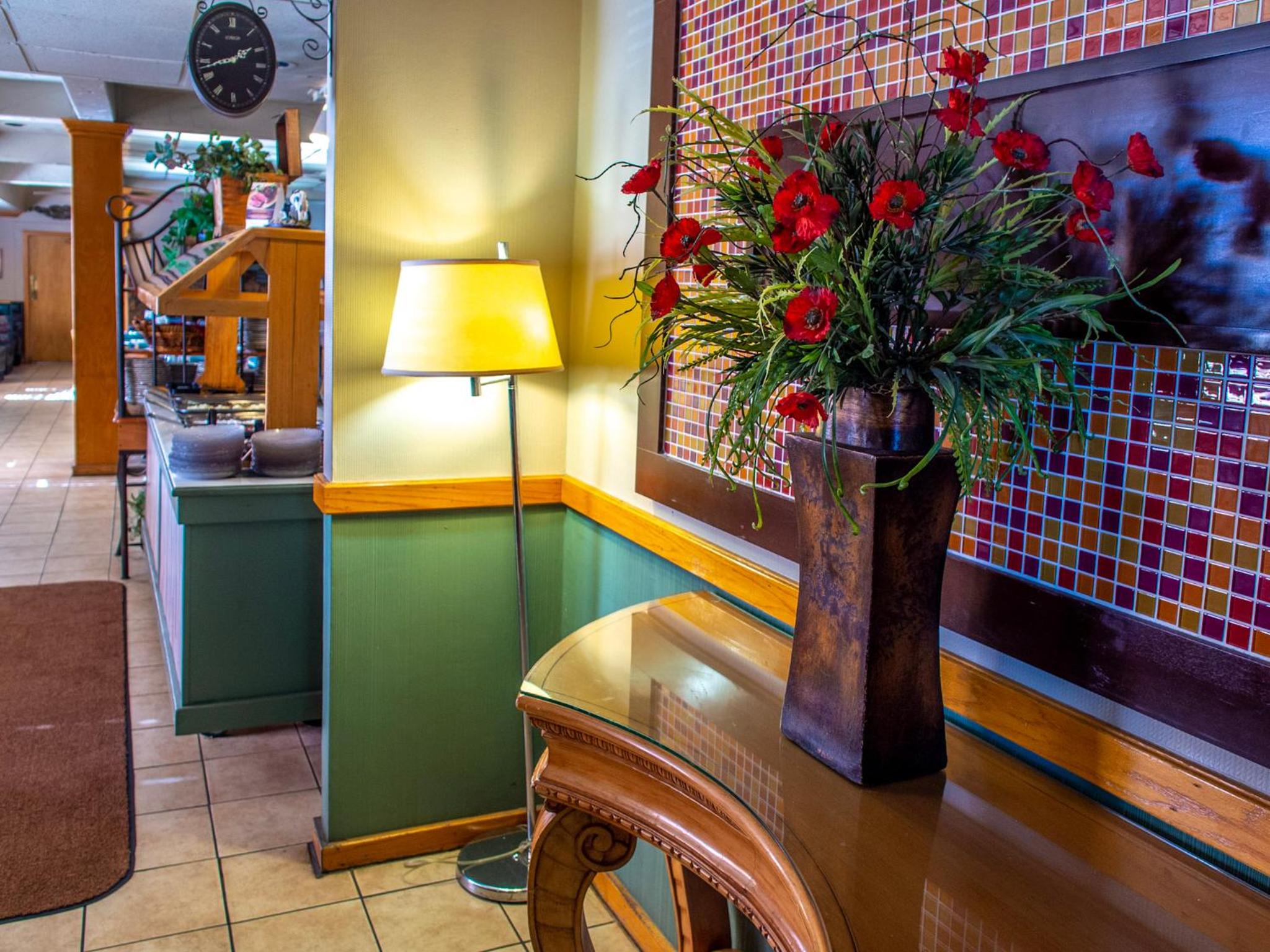 Days Inn by Wyndham Clinton - Property Image 4