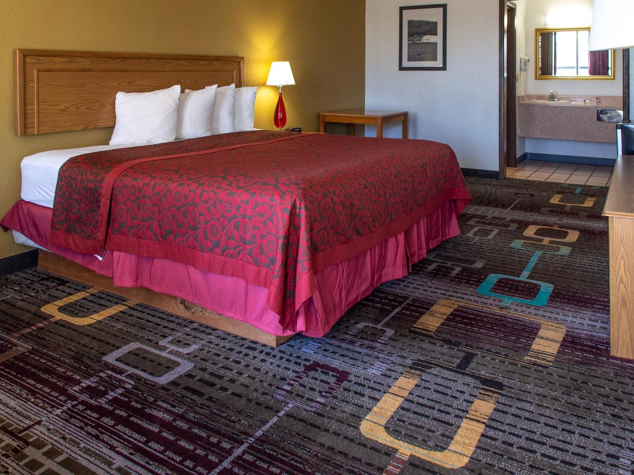 Days Inn by Wyndham Clinton - Property Image 6