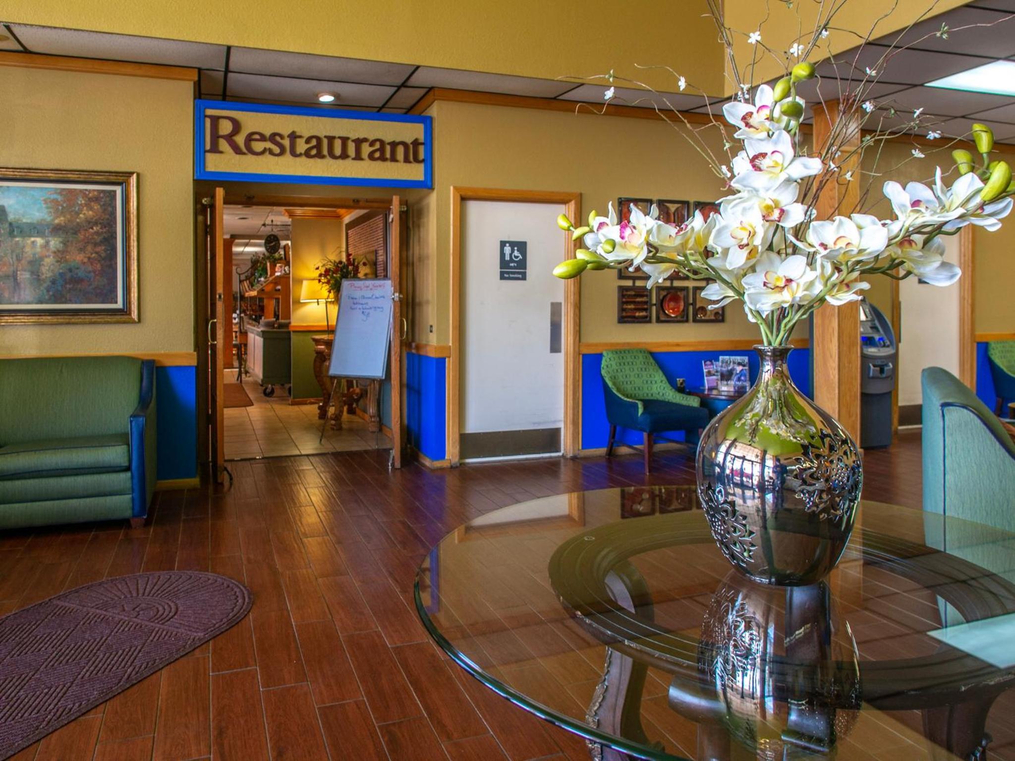 Days Inn by Wyndham Clinton - Property Image 8