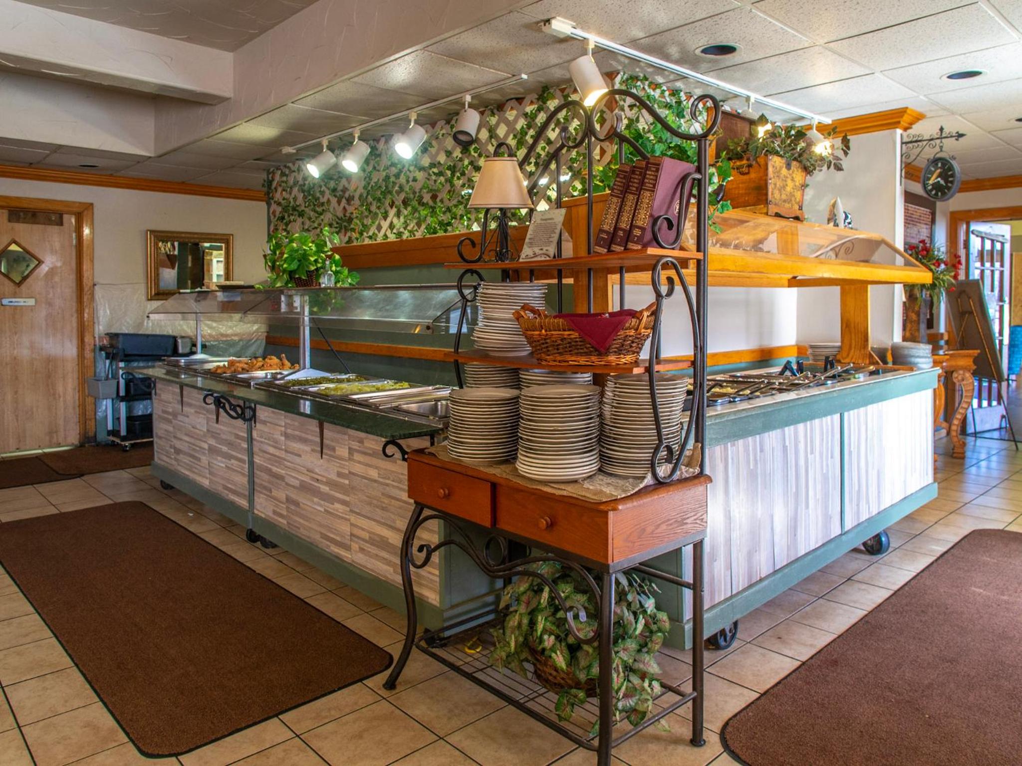 Days Inn by Wyndham Clinton - Property Image 9