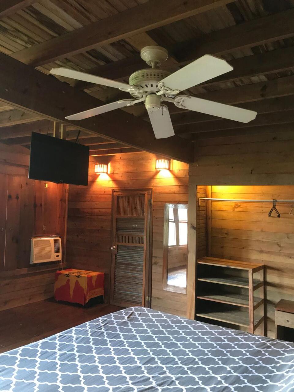 Roatan Bed & Breakfast Apartments