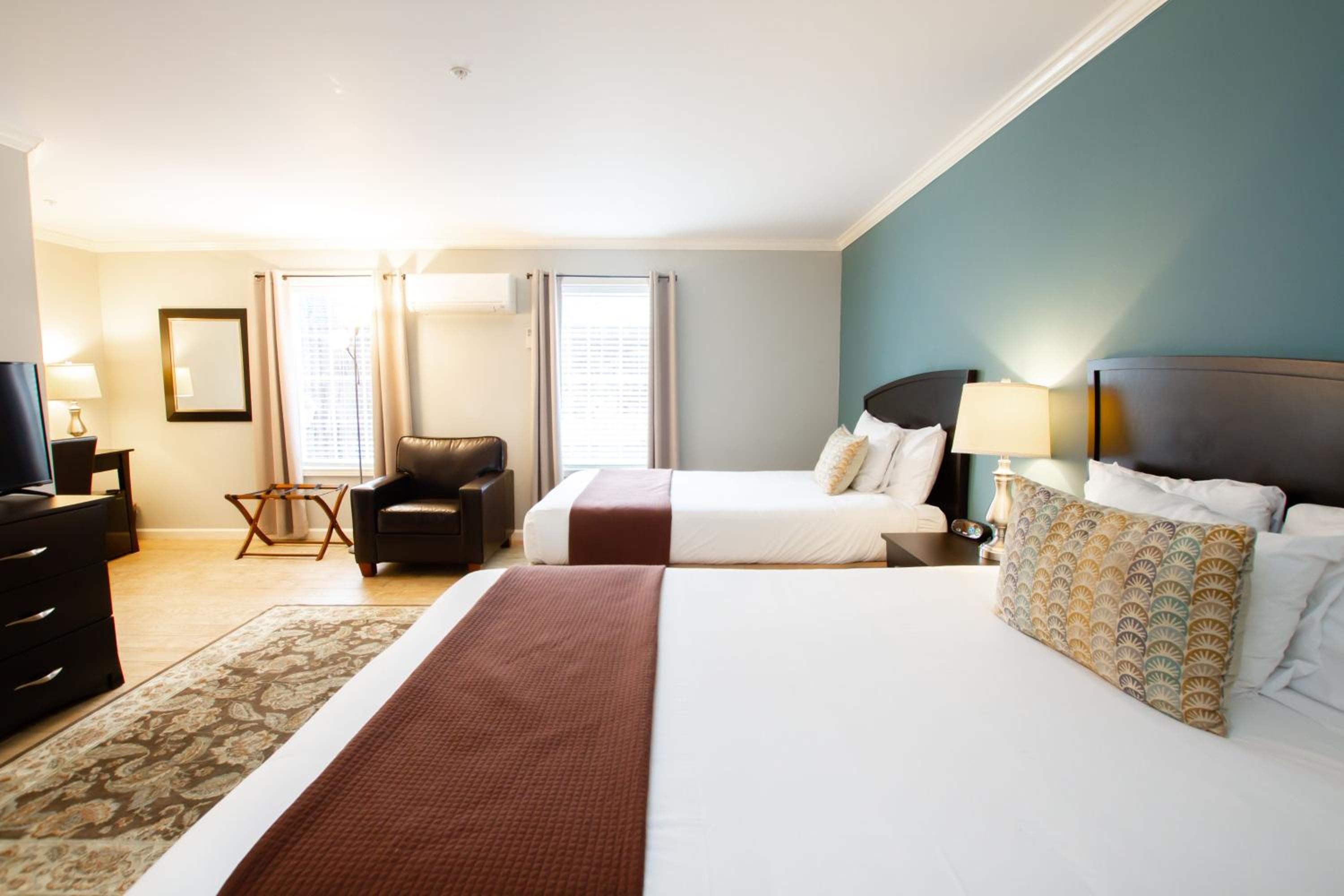 The Dahlonega Square Hotel