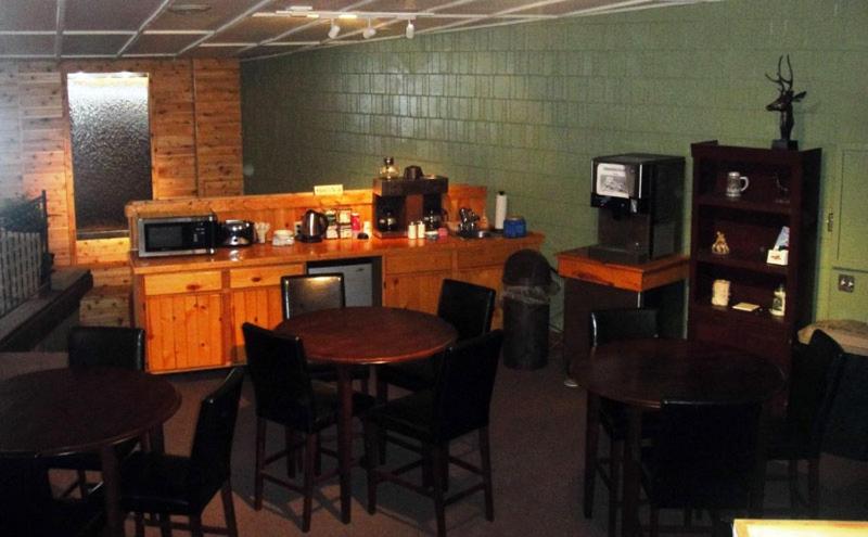 Hiawatha Lodge Inn