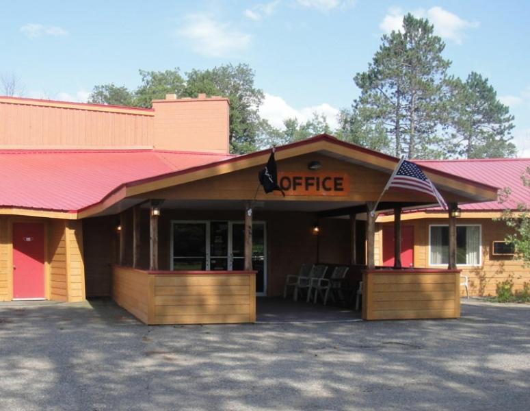 Hiawatha Lodge Inn