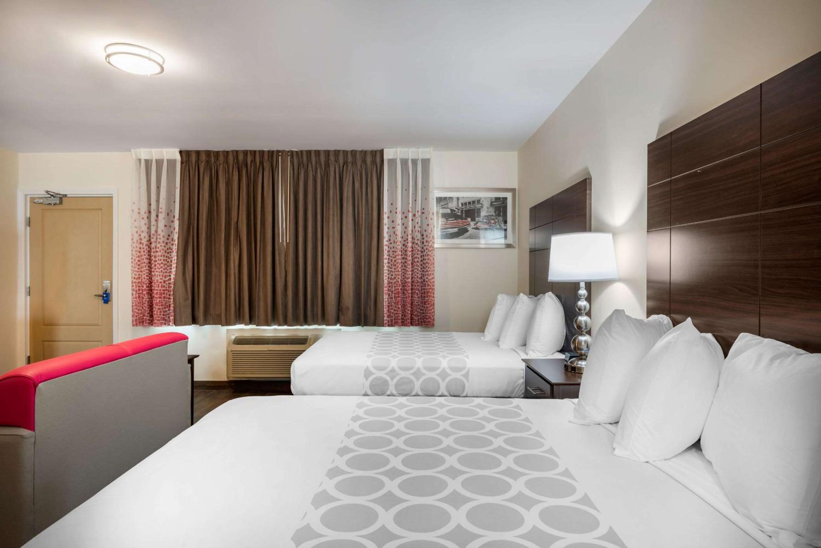 Downtown Hollywood Gardens Inn & Suites