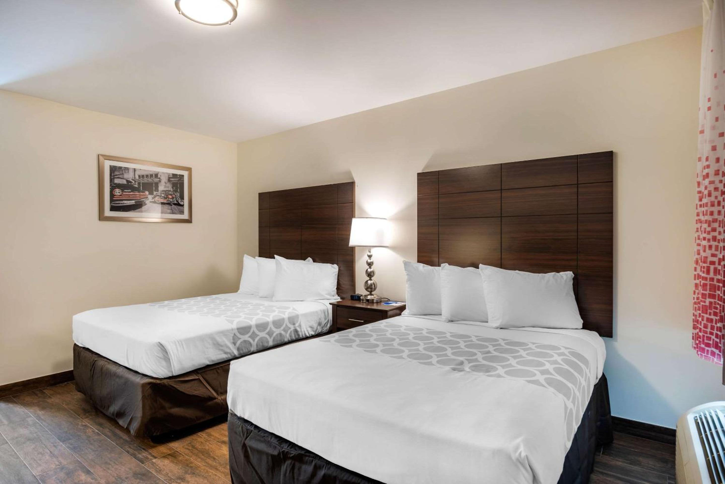 Downtown Hollywood Gardens Inn & Suites