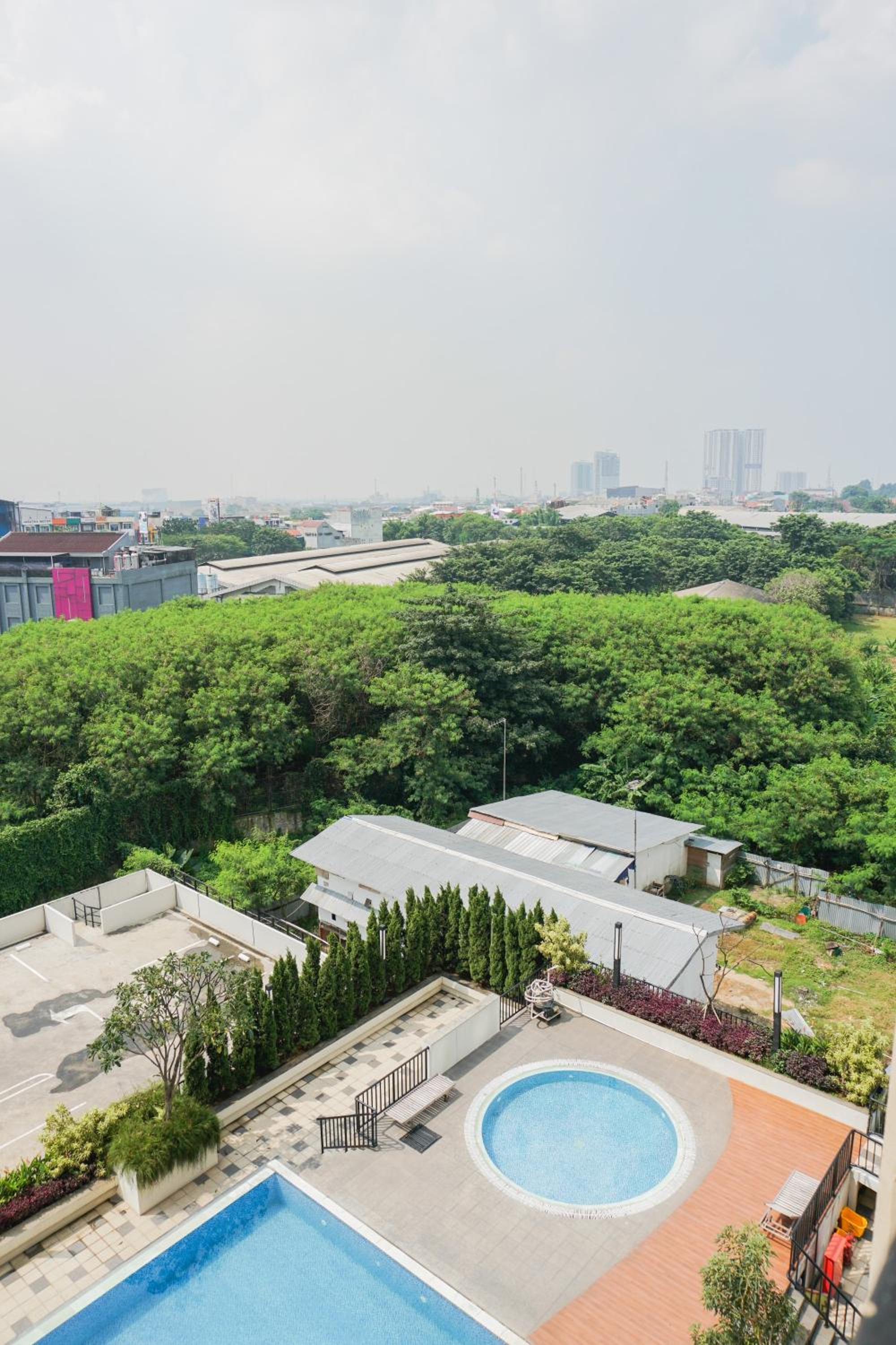 Elegant New Studio The Oasis Apartment By Travelio