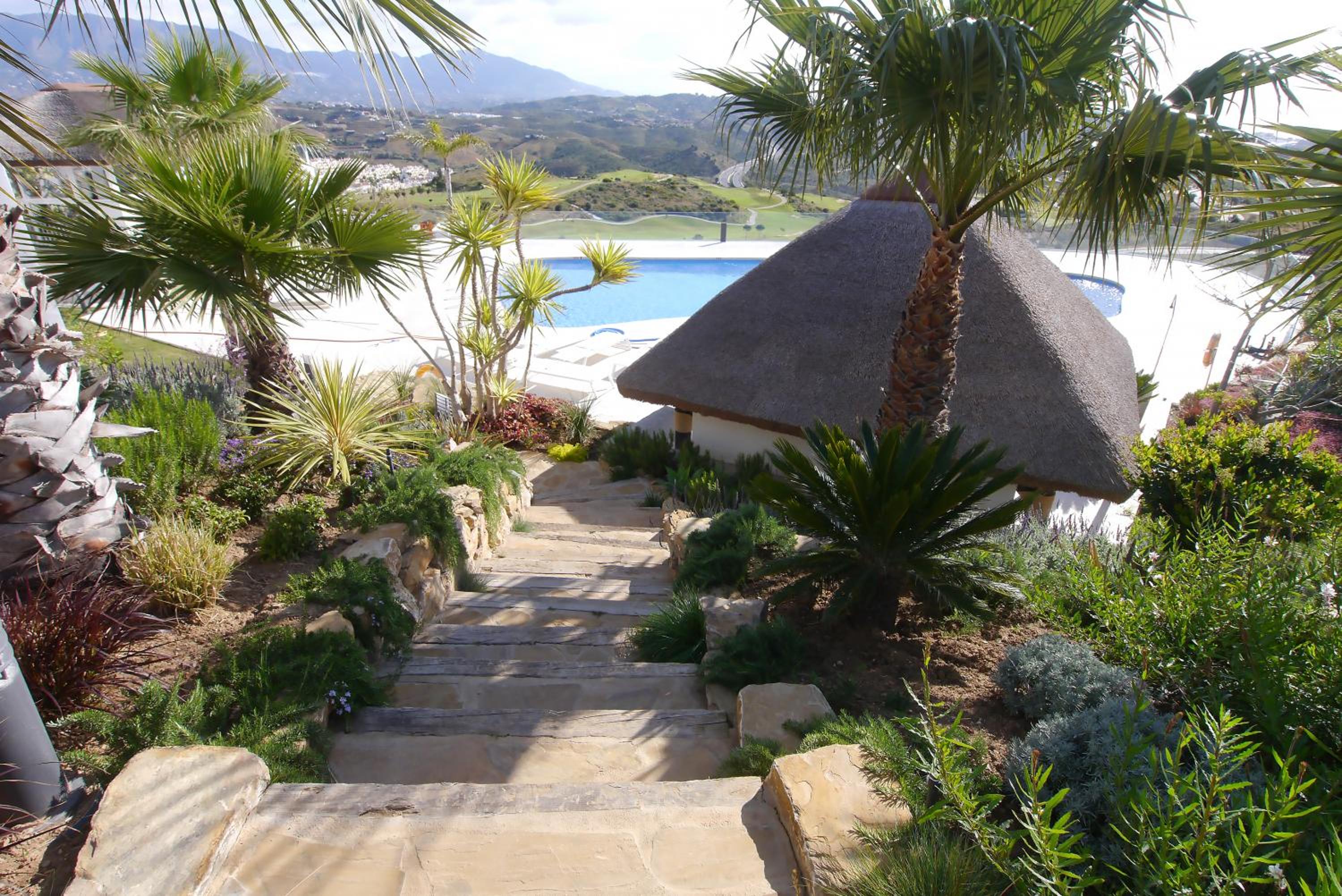 Hotel Modern apartment with sea views - Image 1