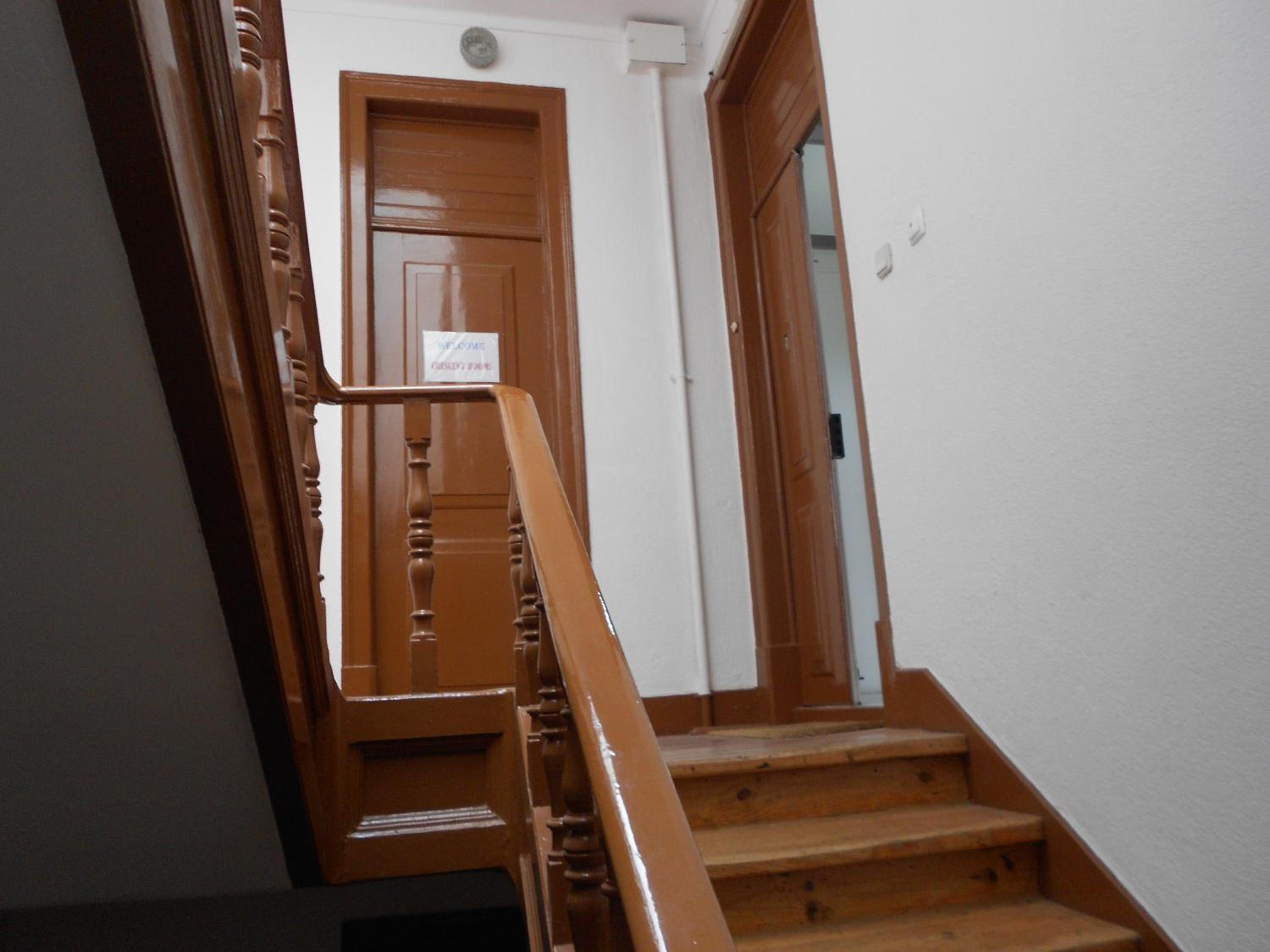 Crescent Rooms