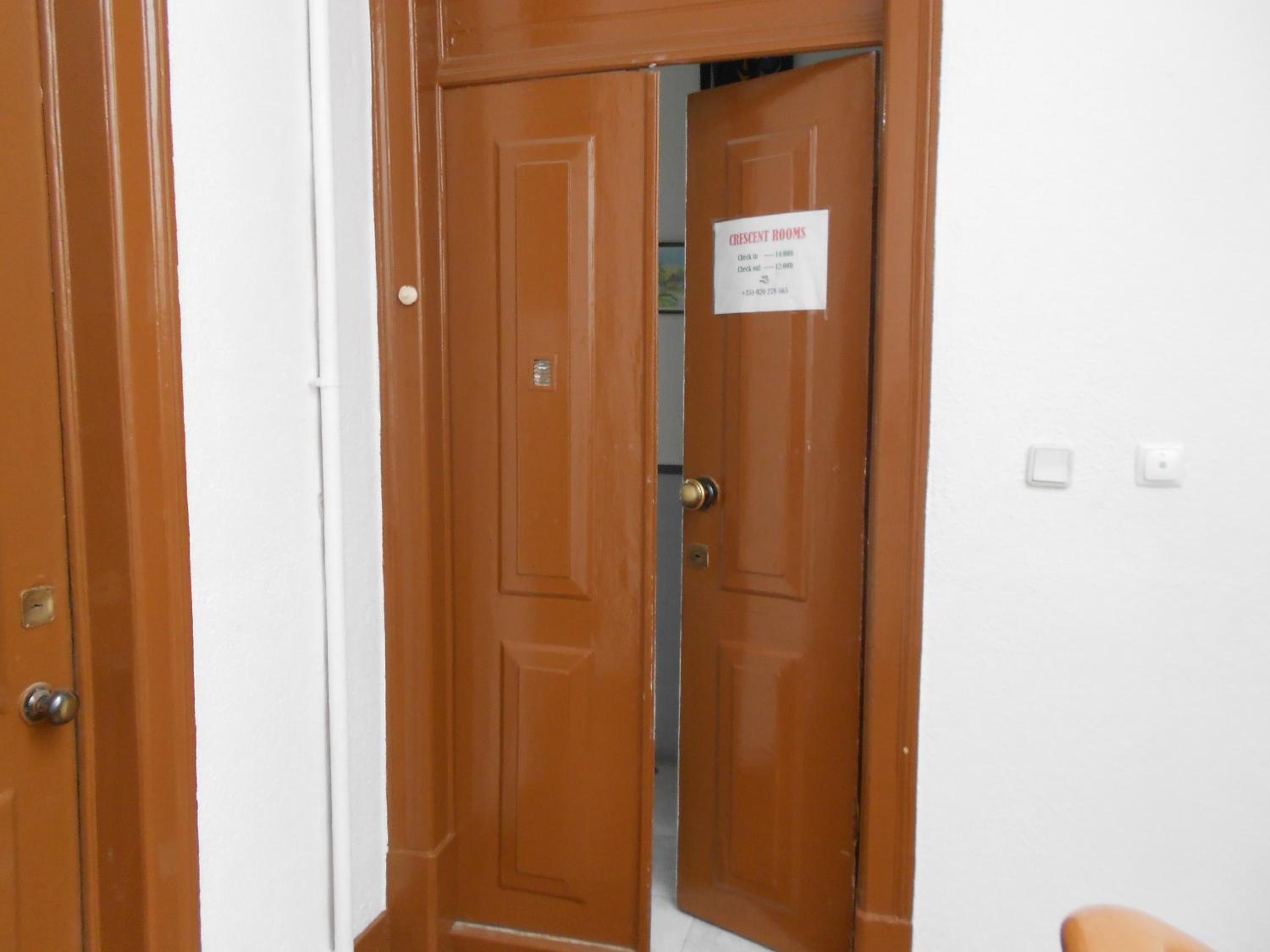 Crescent Rooms