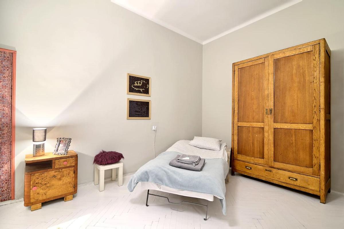 Luxury Retro Apartment, City Center, WiFi view 4