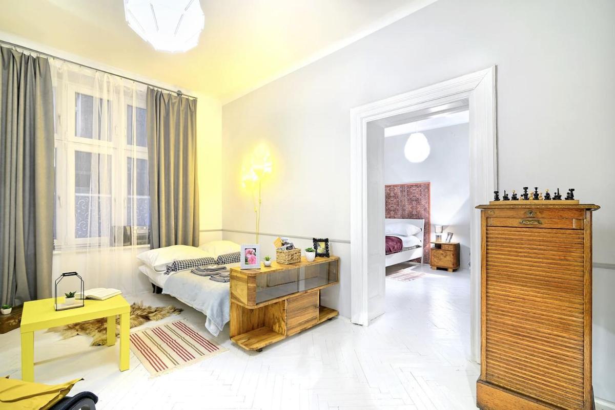 Luxury Retro Apartment, City Center, WiFi view 5
